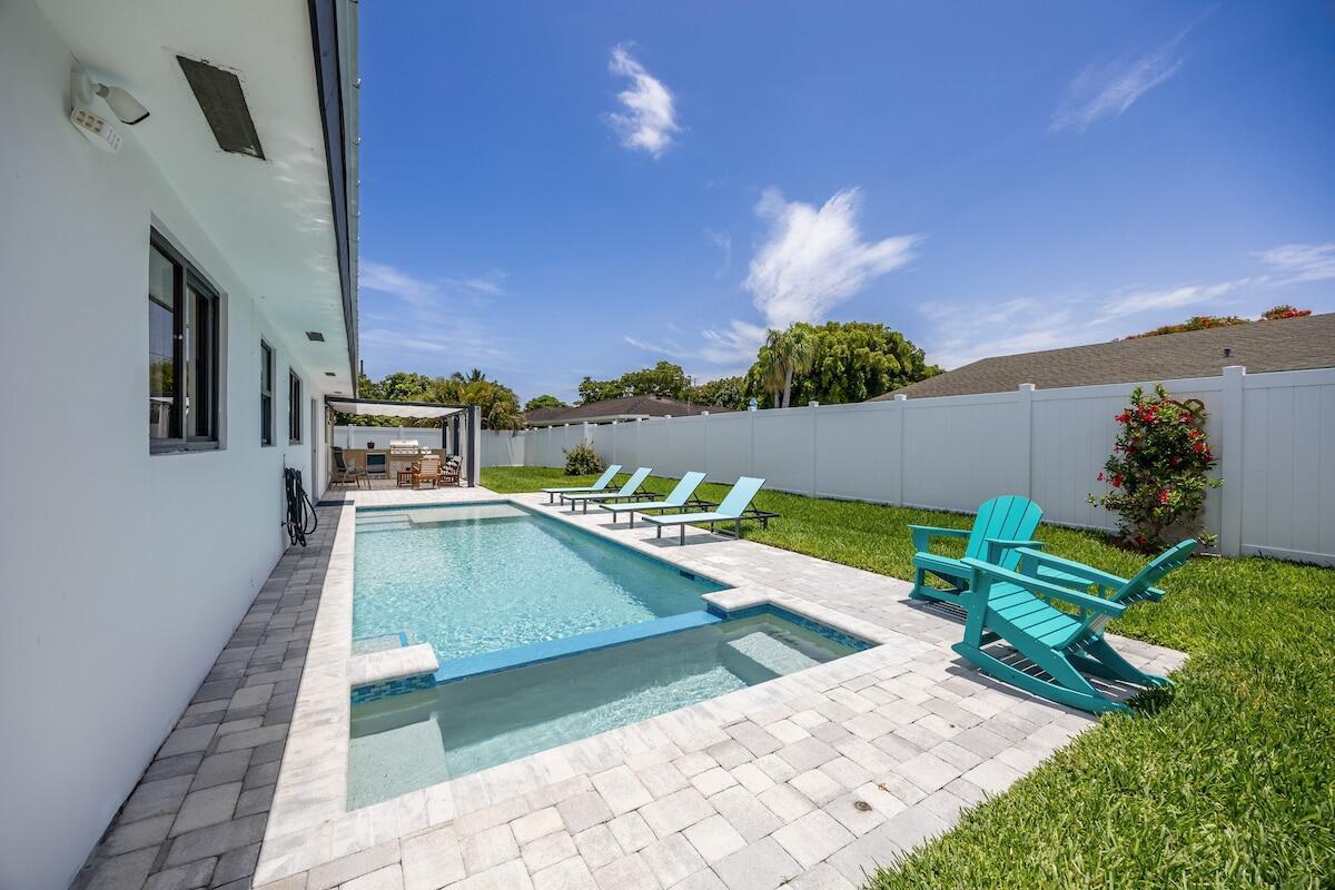 526 Linnet Circle Property Photo 2