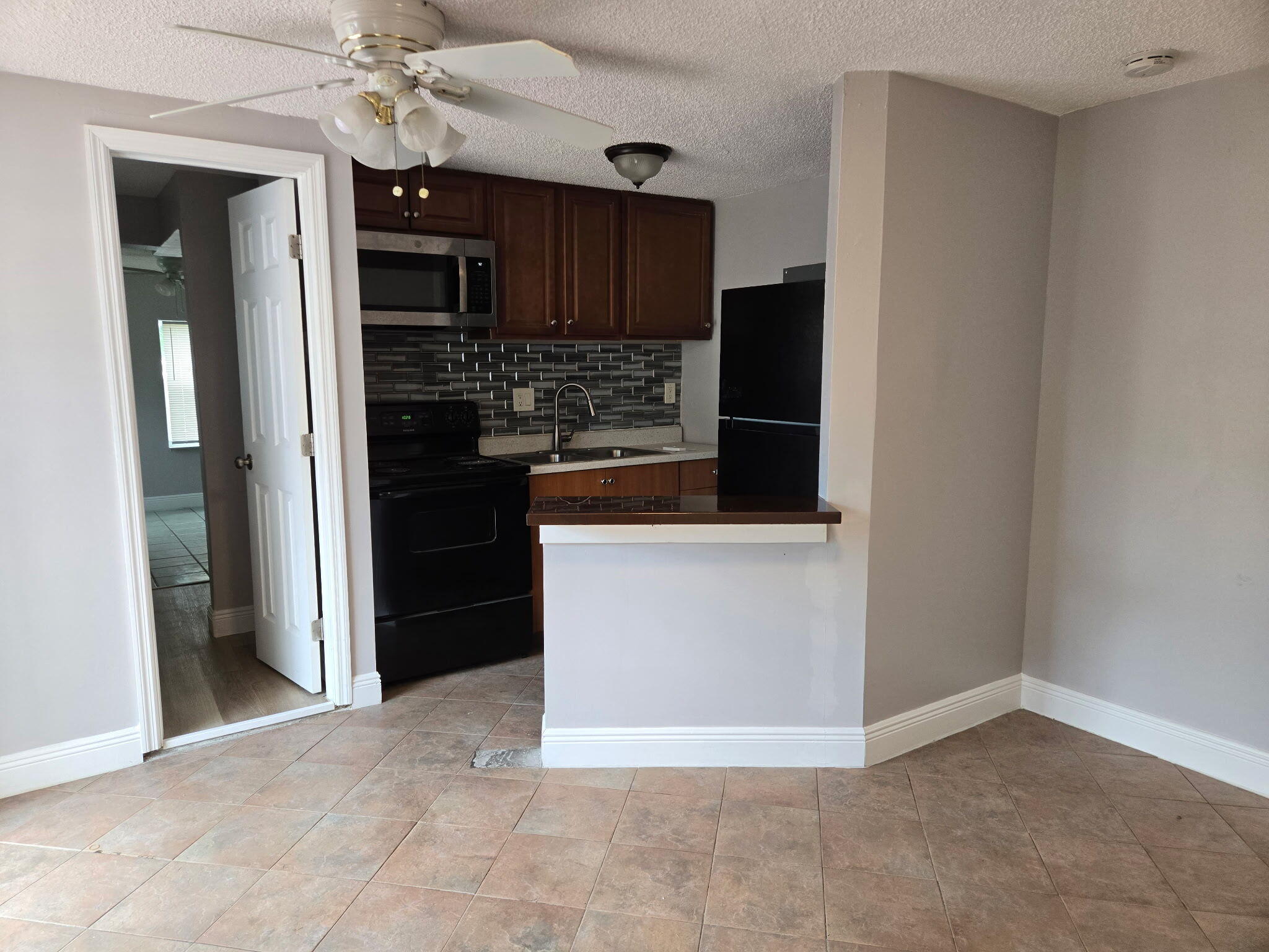 2962 SW 17th Street B Property Photo 1