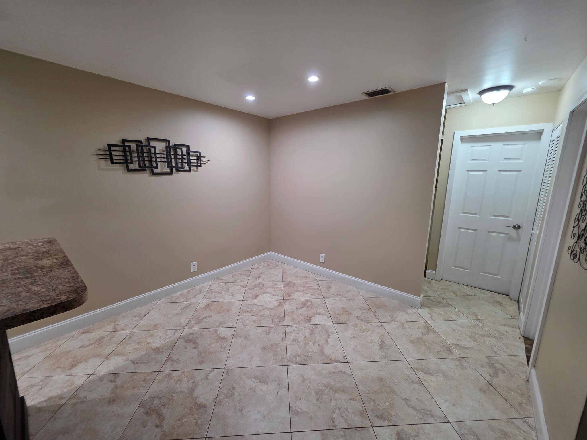 10046 Winding Lake Road 202 Property Photo 5