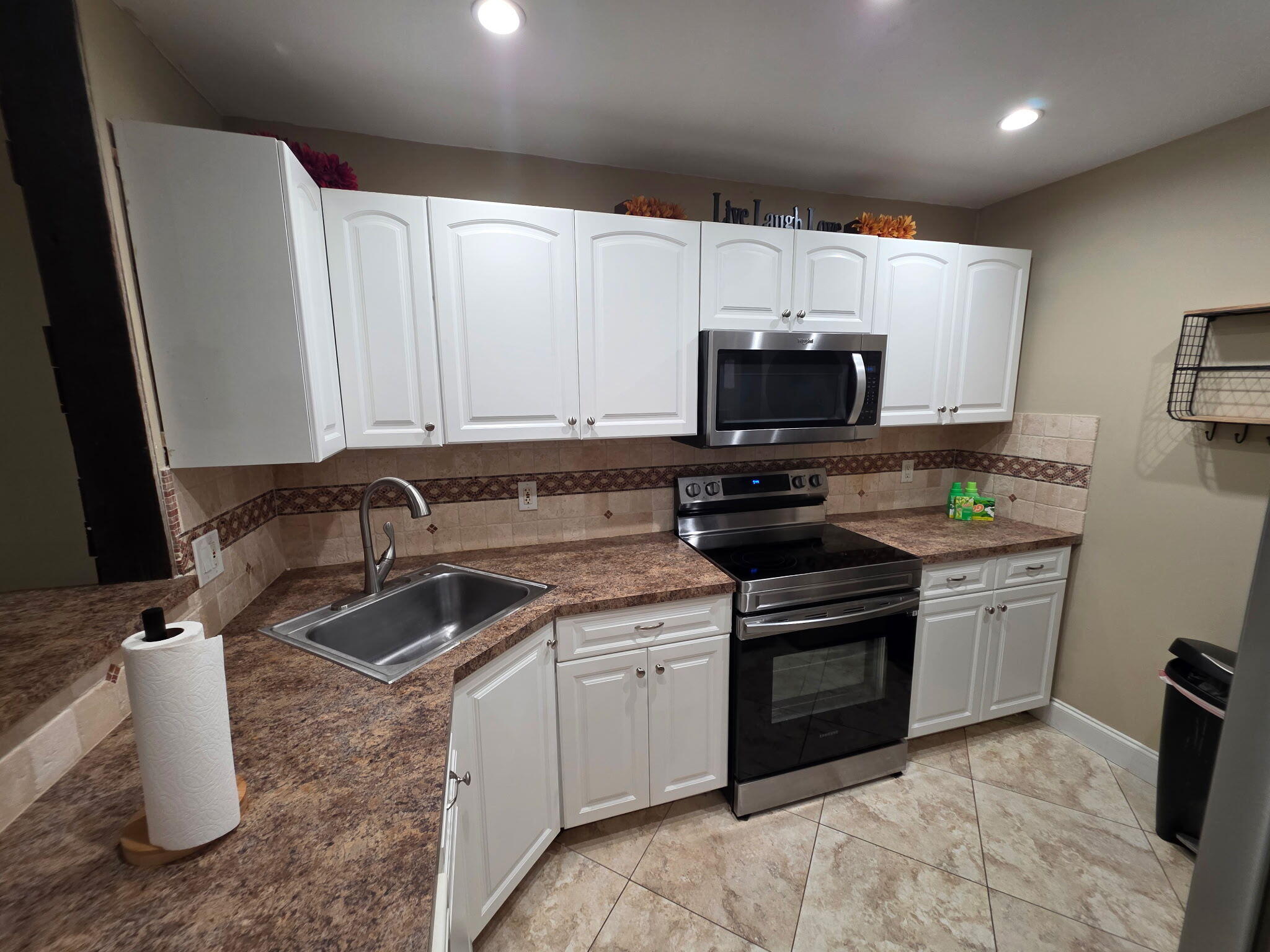 10046 Winding Lake Road 202 Property Photo 8