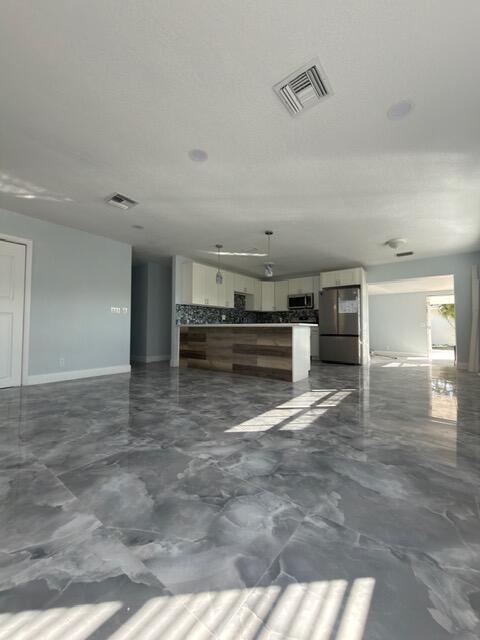 364 Garden Boulevard Property Photo 5