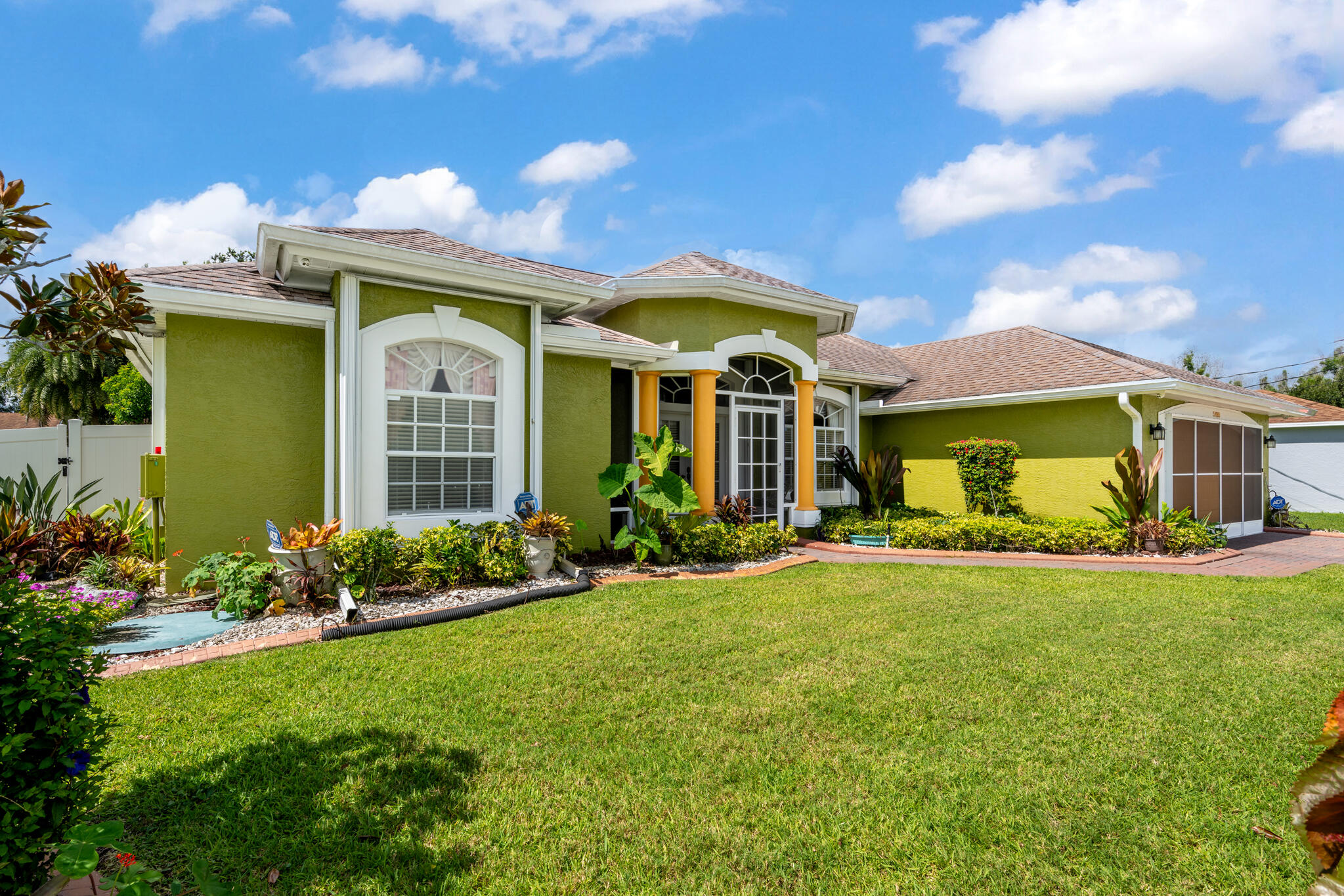 5493 Nw Chapel Court Property Photo 4