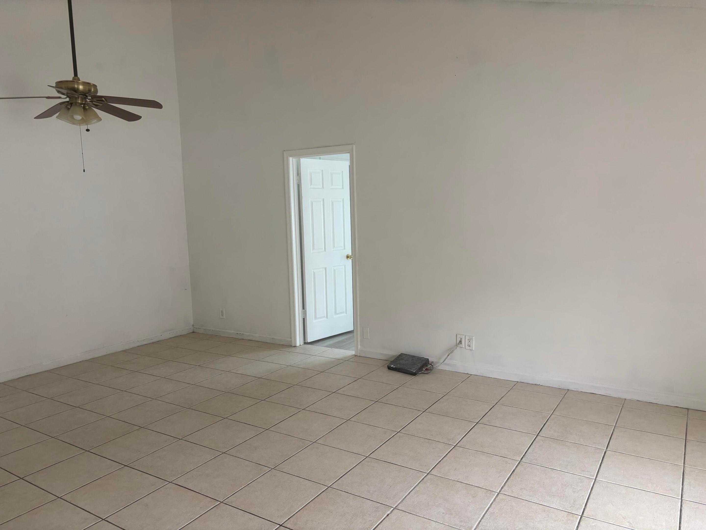 7433 Sw 13th Street Sw Property Photo 2
