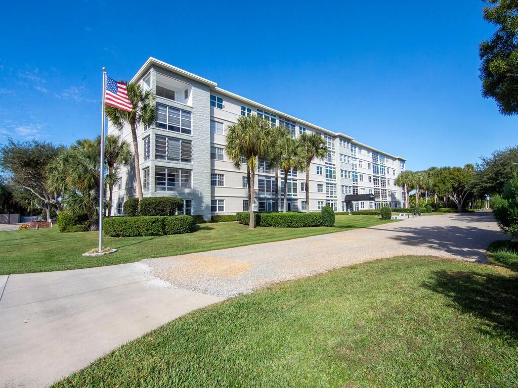 2333 Indian River Boulevard Property Photo 2