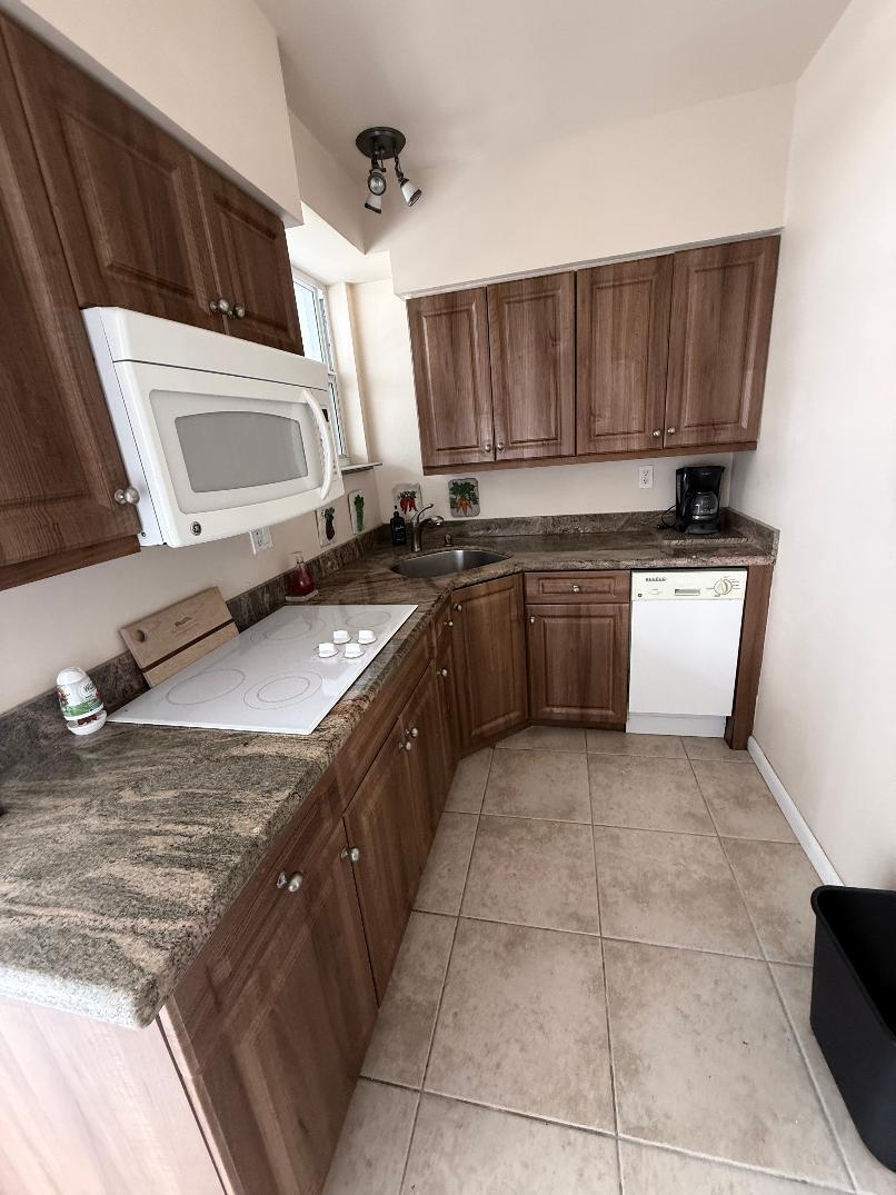 1920 S Ocean Drive 304 Property Photo 2