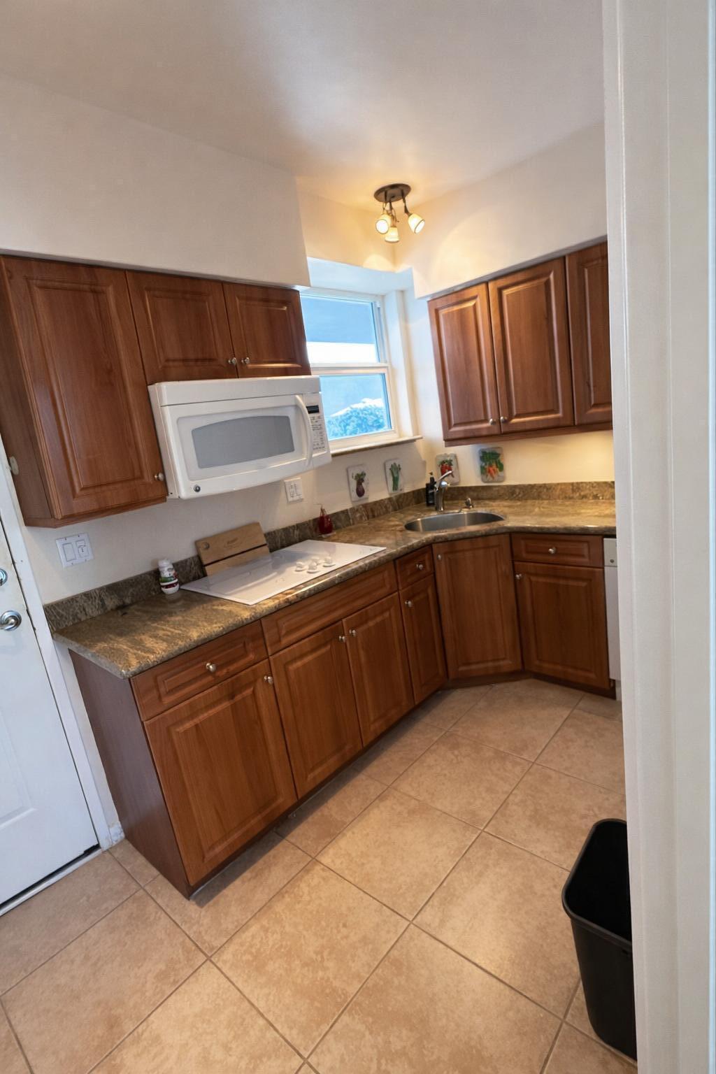 1920 S Ocean Drive 304 Property Photo 4