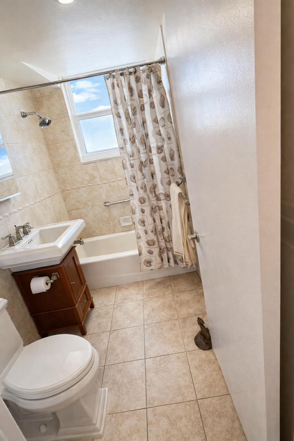 1920 S Ocean Drive 304 Property Photo 8