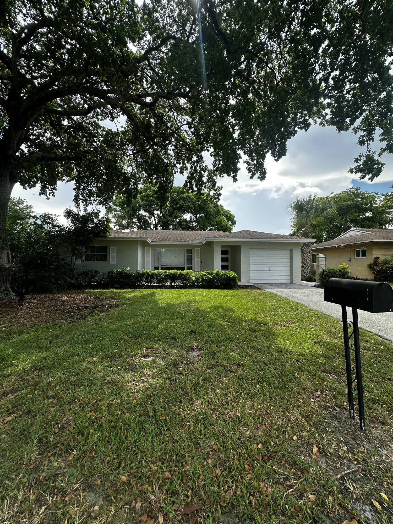 8211 NW 91st Avenue Property Photo 1