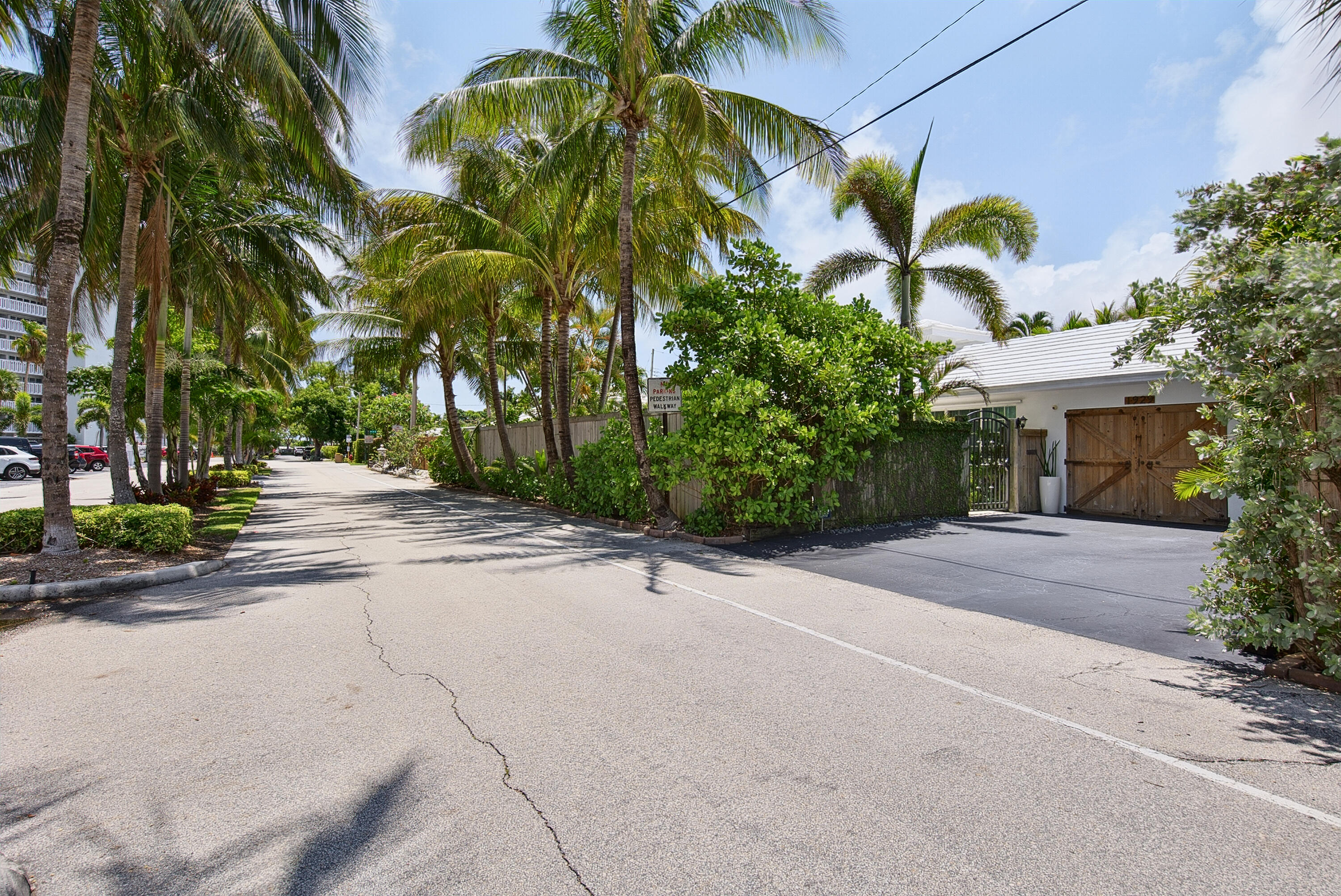 1929 S Ocean Drive Property Photo 4