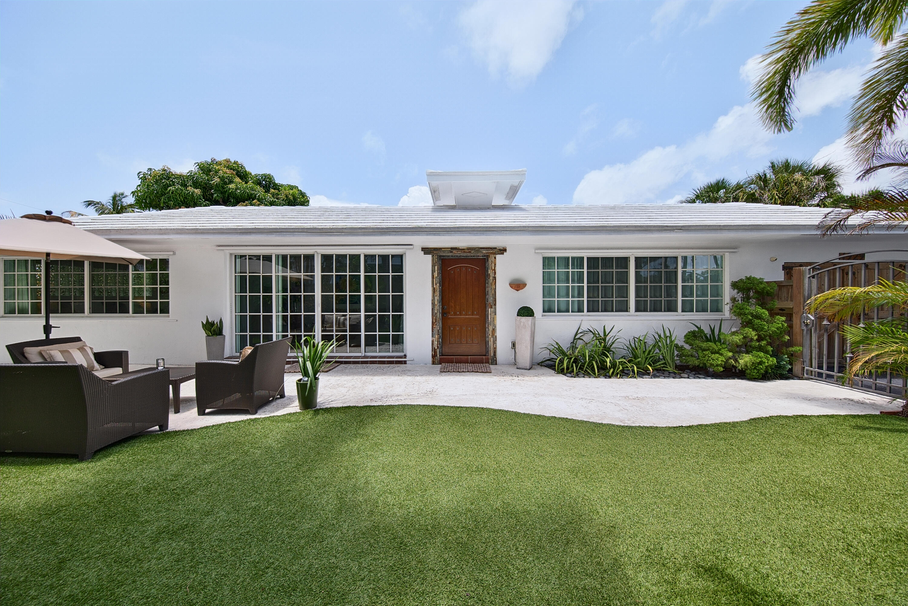 1929 S Ocean Drive Property Photo 9