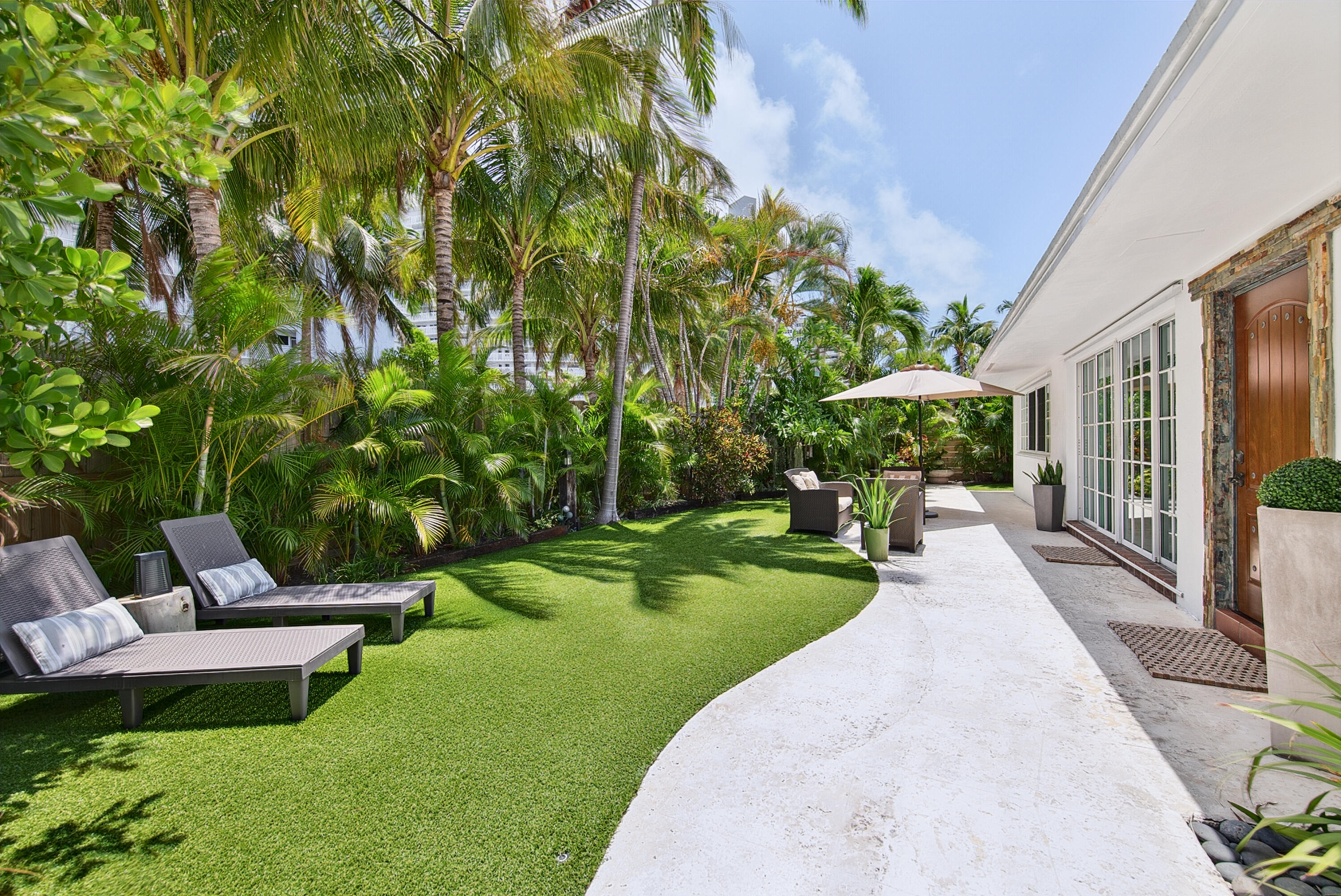 1929 S Ocean Drive Property Photo 10