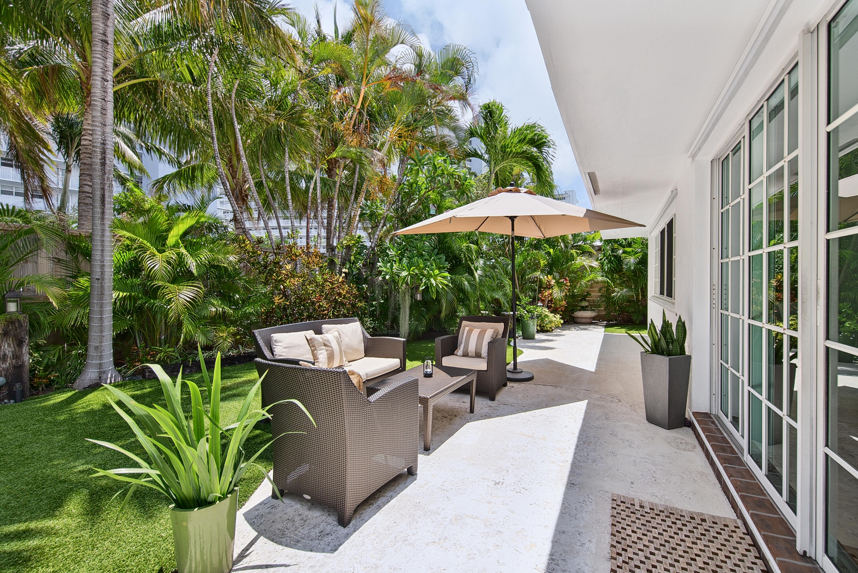 1929 S Ocean Drive Property Photo 12