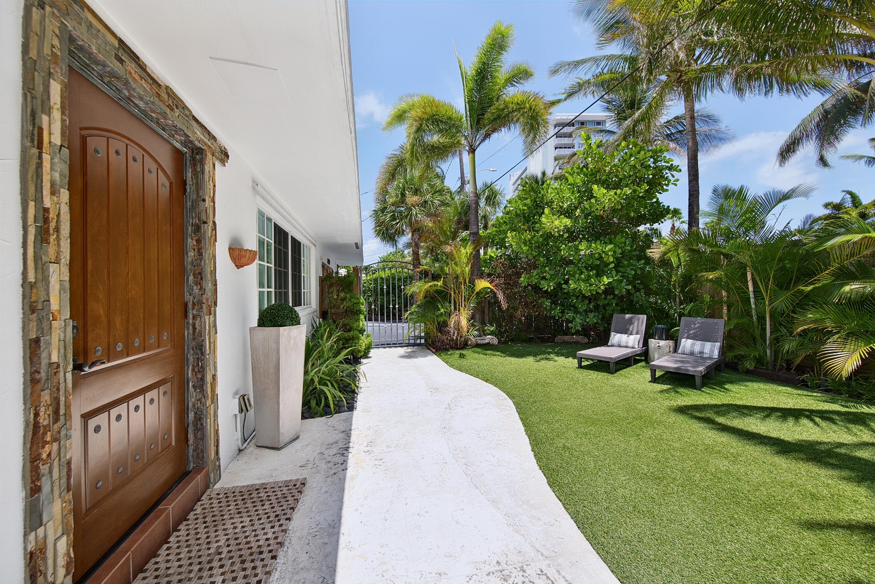 1929 S Ocean Drive Property Photo 17