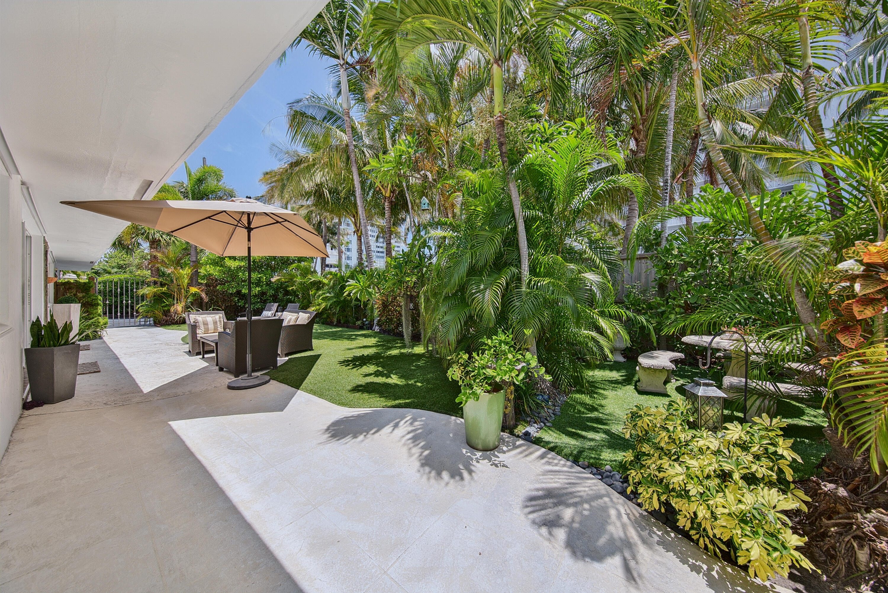 1929 S Ocean Drive Property Photo 18