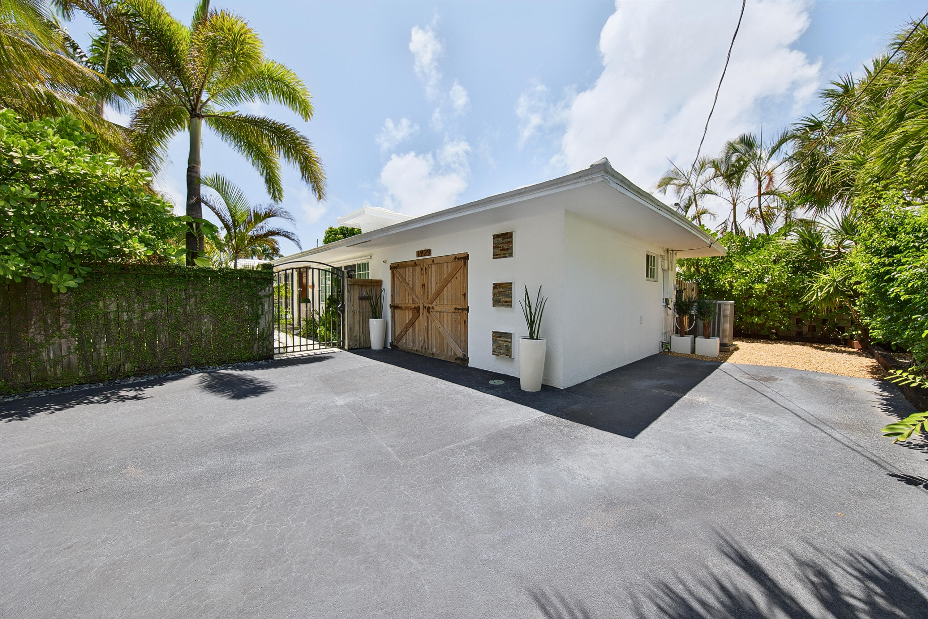 1929 S Ocean Drive Property Photo 82