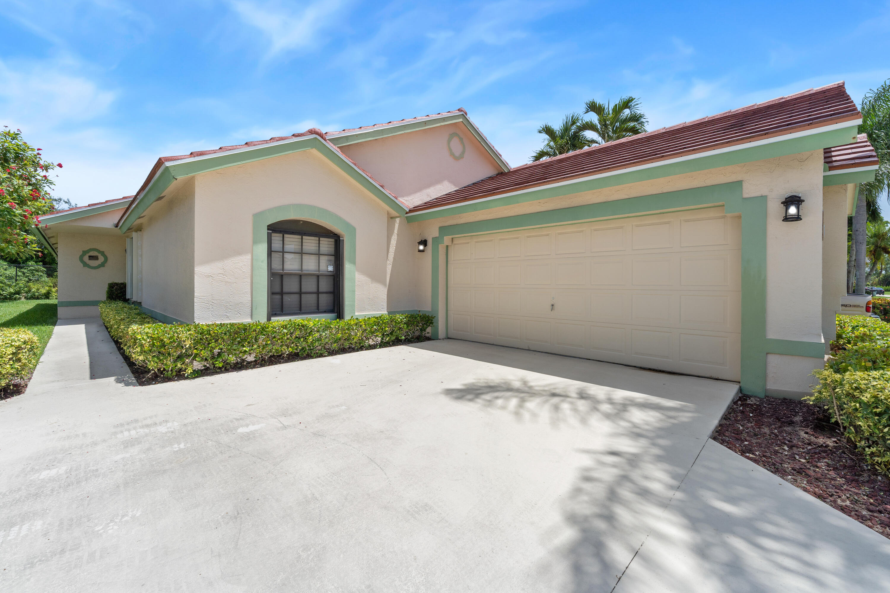 10430 Lexington Circle S Property Photo 2