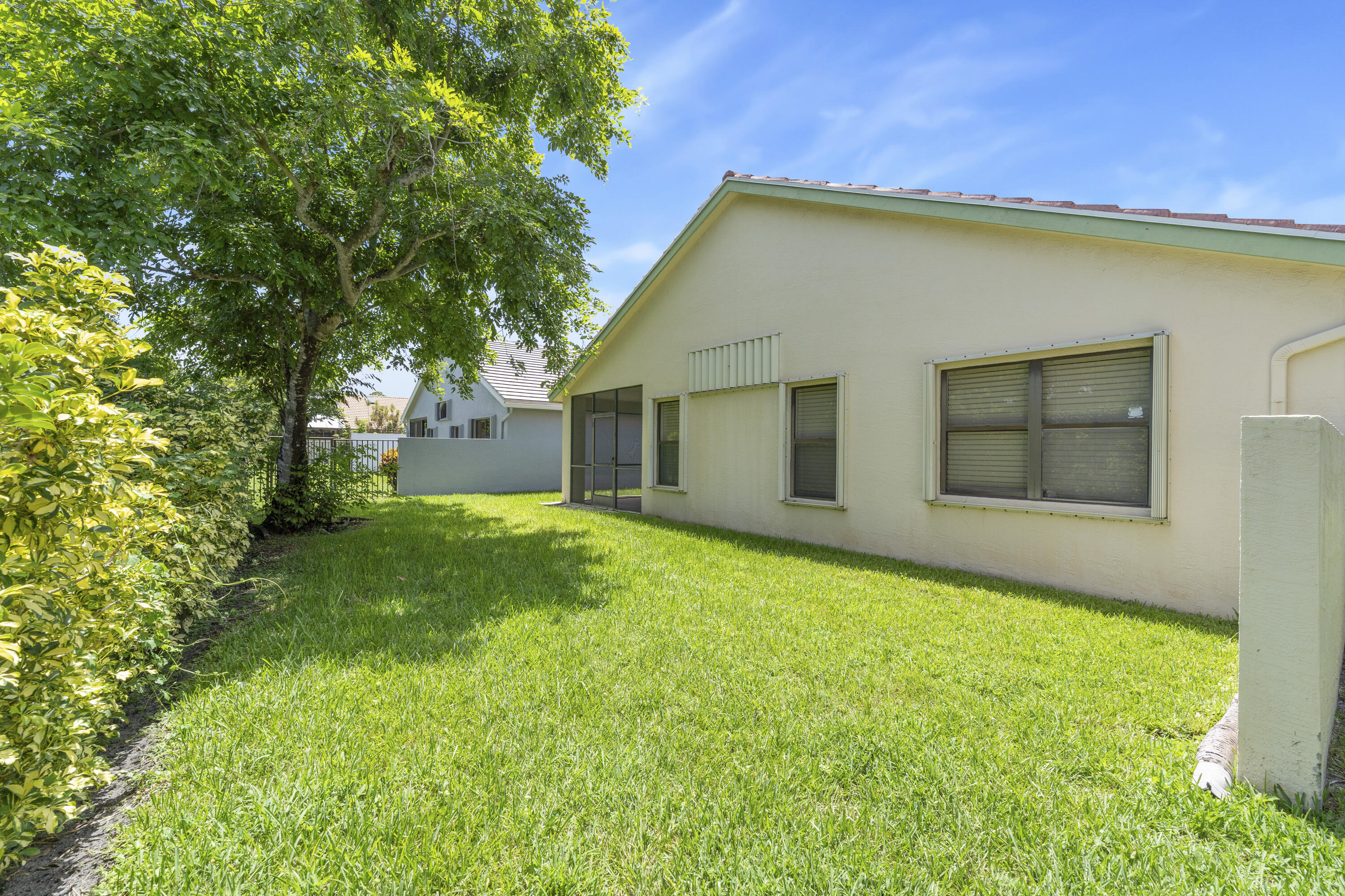 10430 Lexington Circle S Property Photo 4