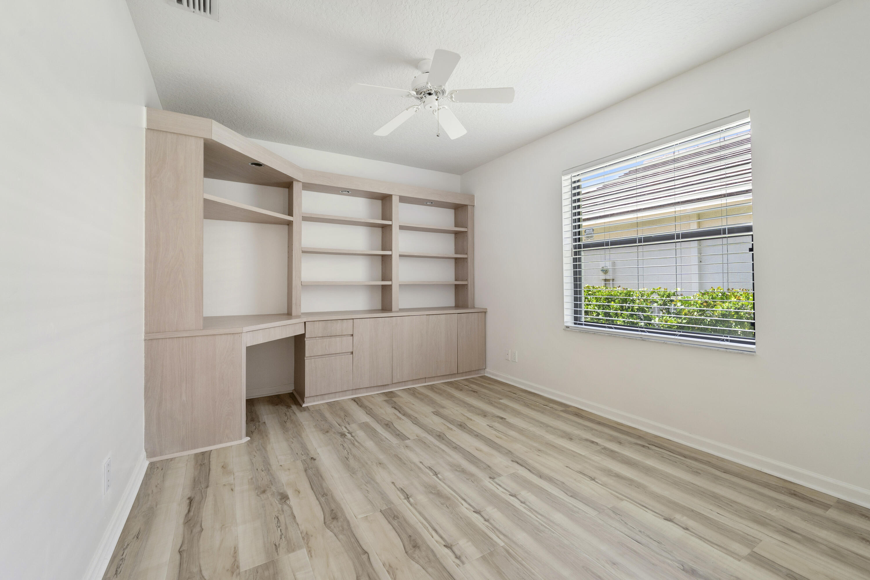 10430 Lexington Circle S Property Photo 5