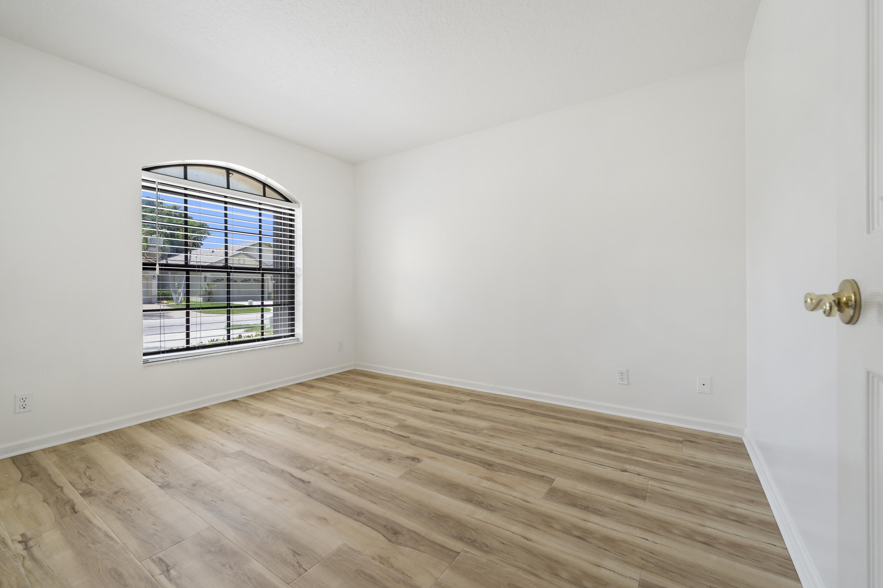 10430 Lexington Circle S Property Photo 6