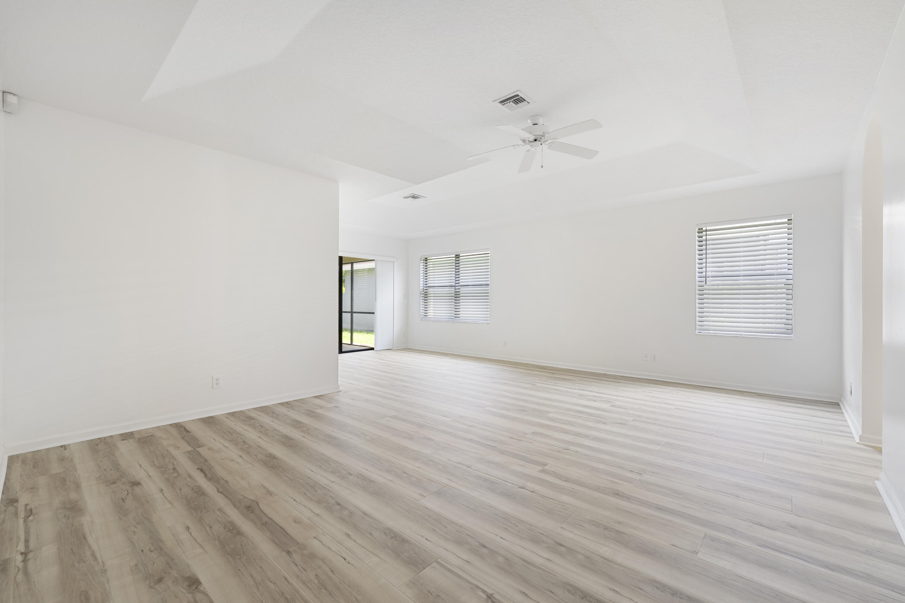 10430 Lexington Circle S Property Photo 8