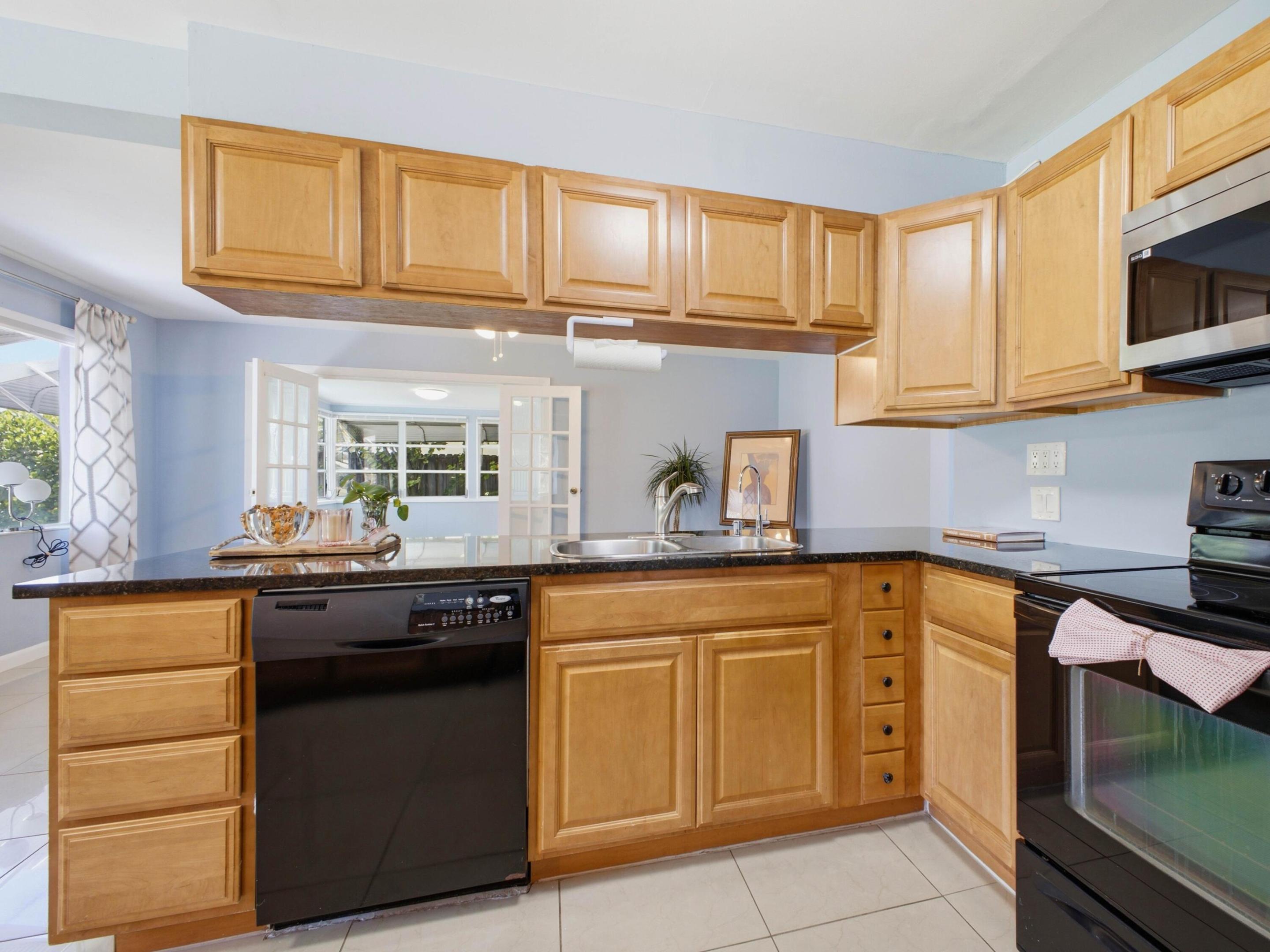 370 ORANGE Way Property Photo 1