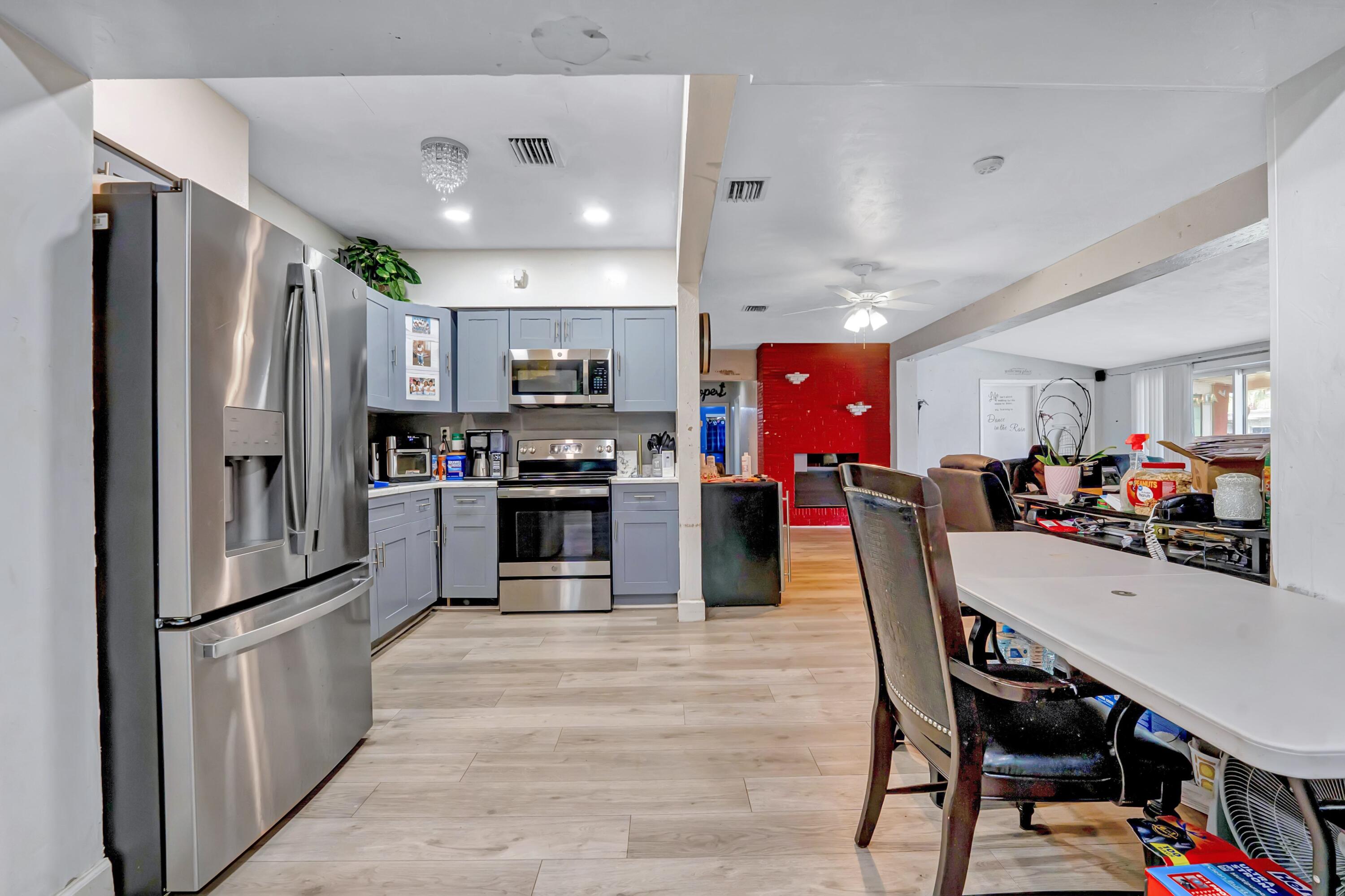 3250 E Glendale Boulevard Property Photo 2