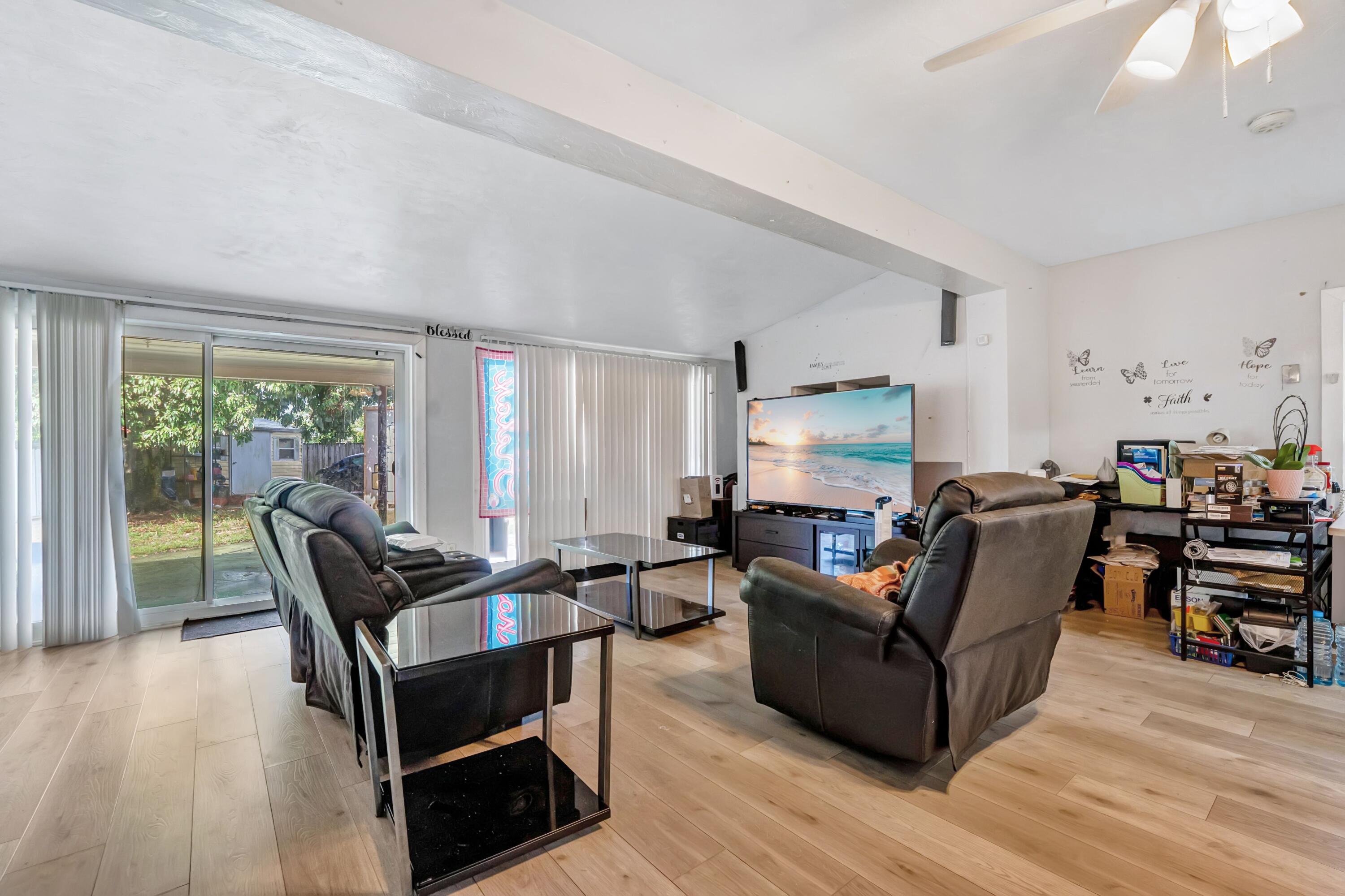 3250 E Glendale Boulevard Property Photo 6