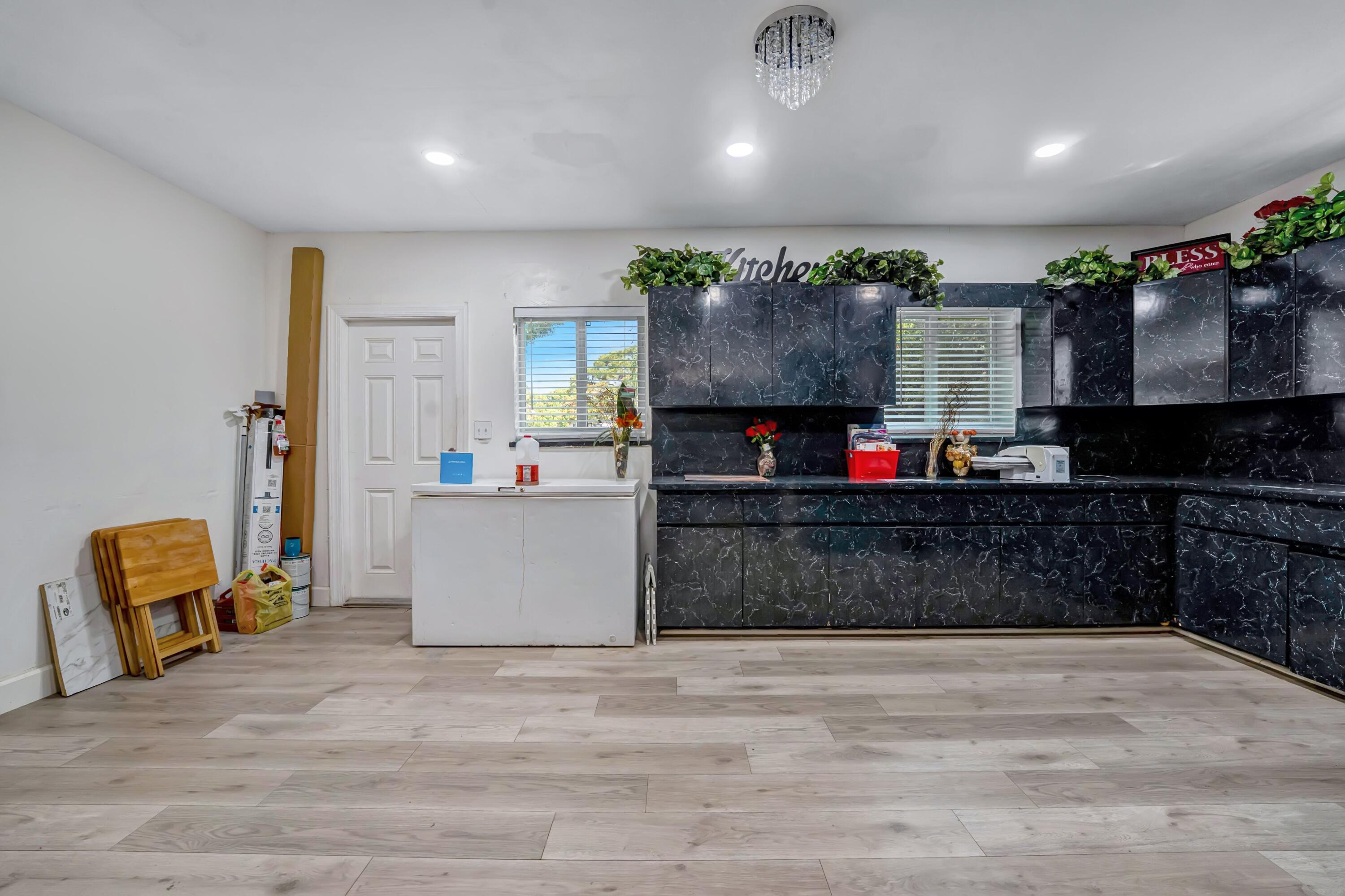 3250 E Glendale Boulevard Property Photo 8