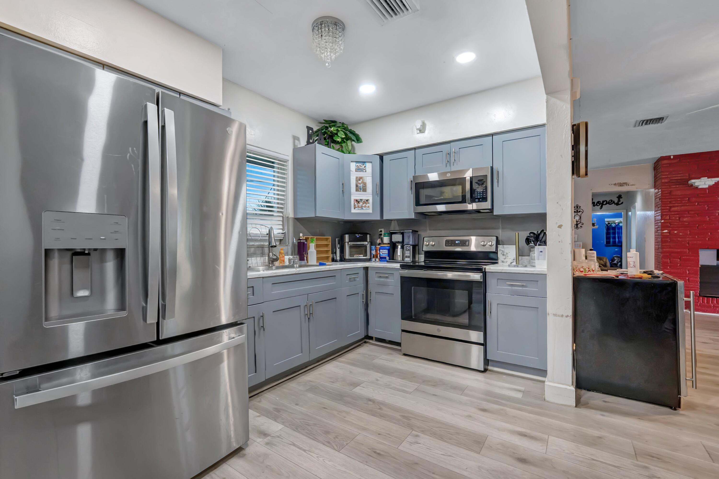 3250 E Glendale Boulevard Property Photo 9