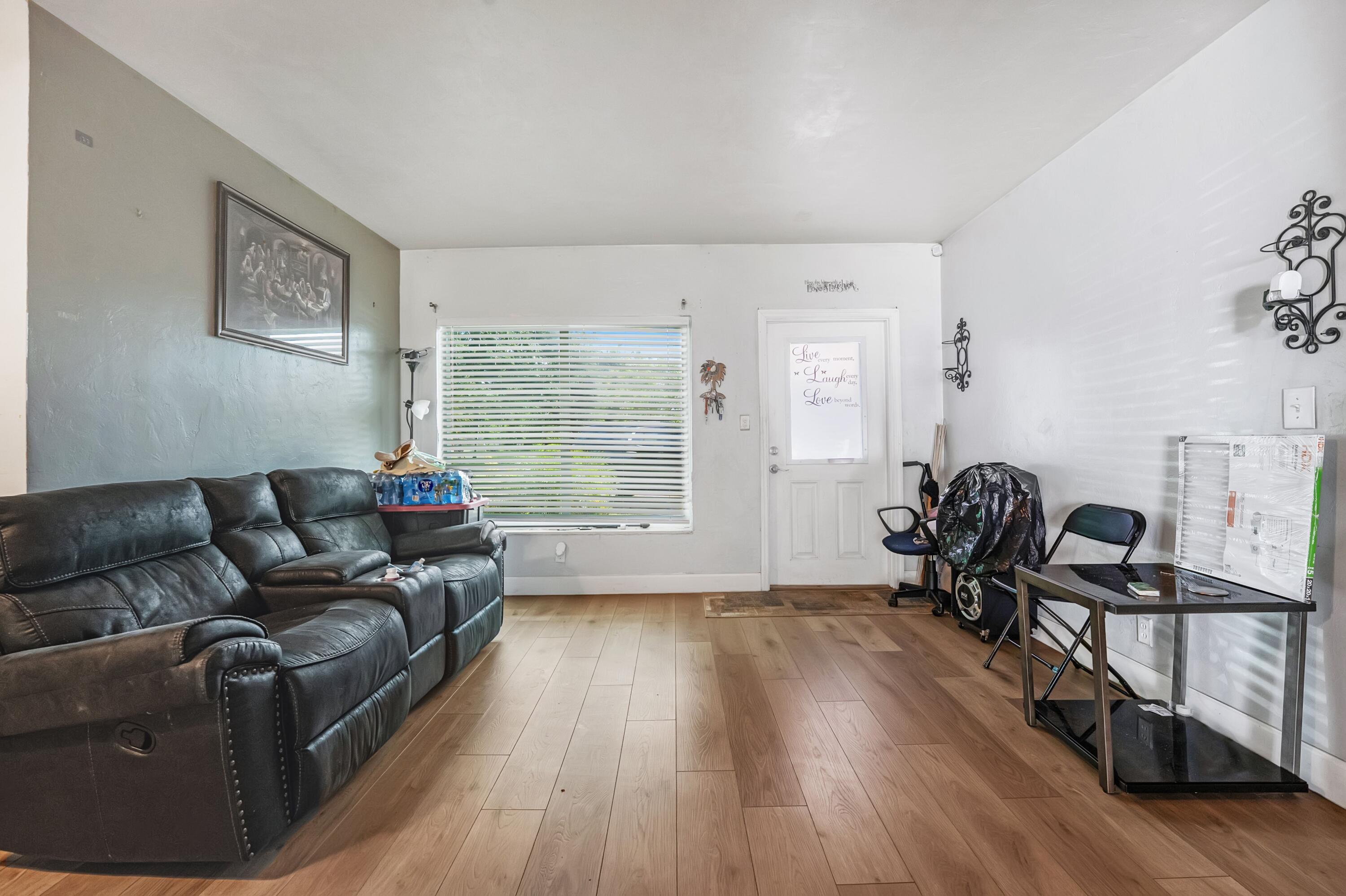 3250 E Glendale Boulevard Property Photo 12