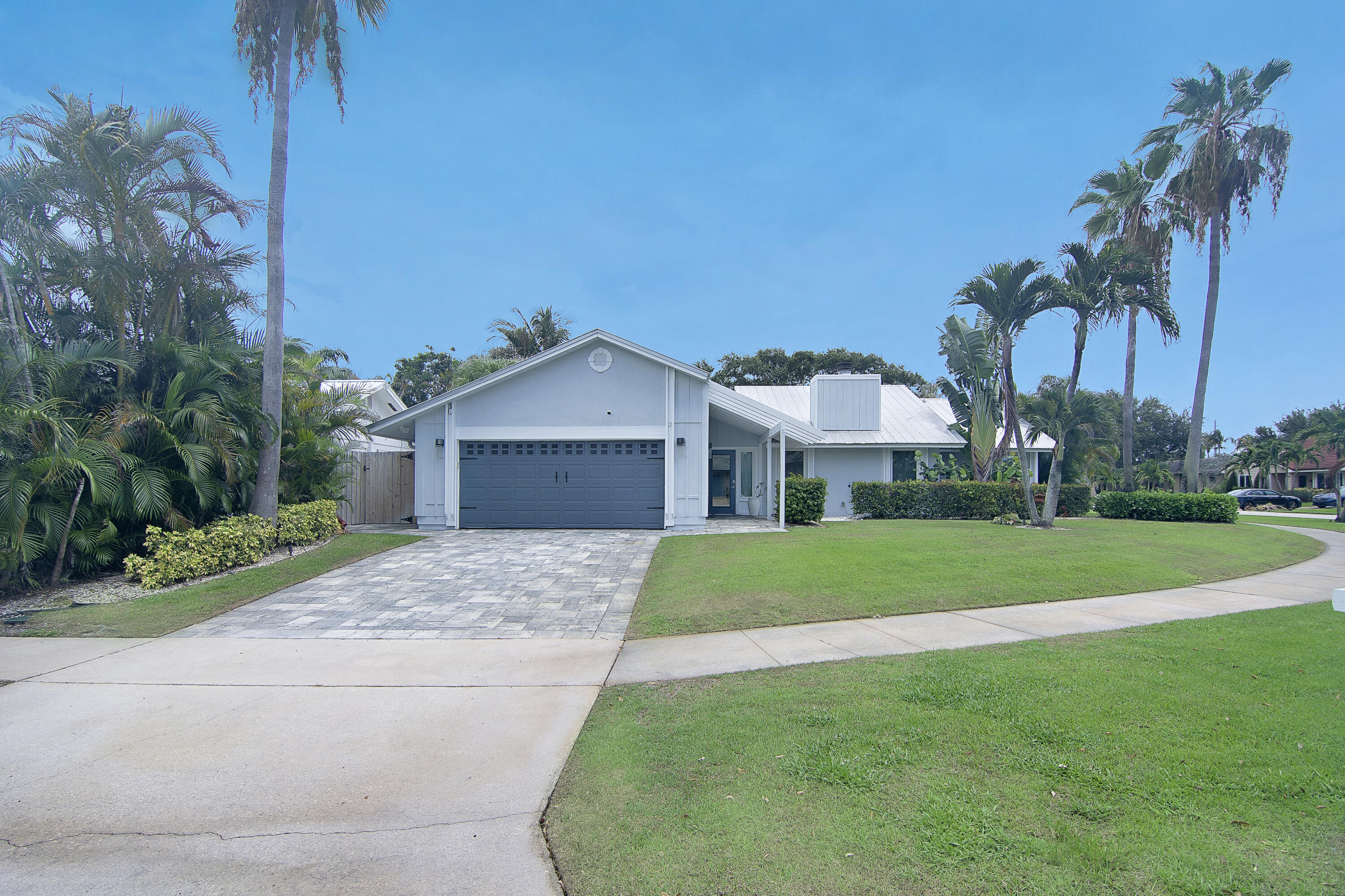 19 Pinehill Trail E Property Photo 1