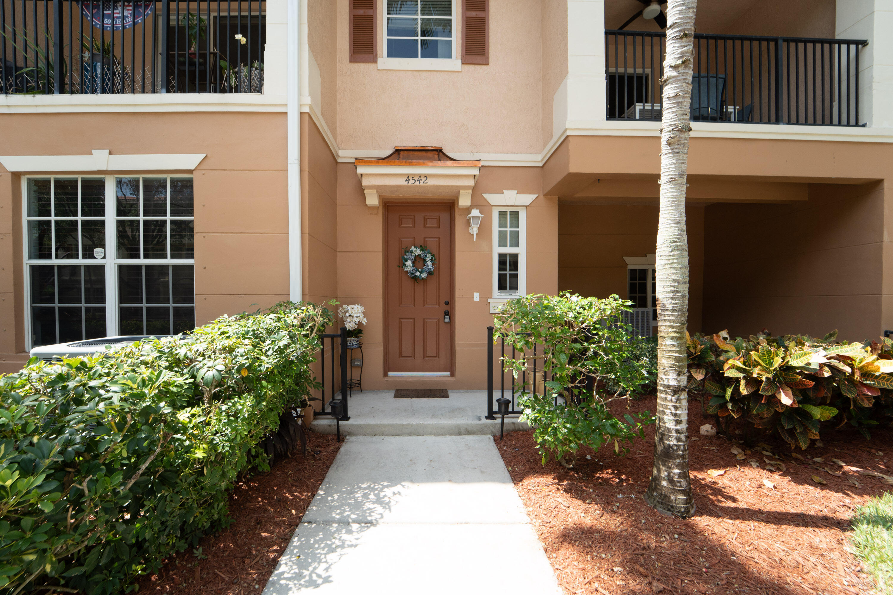4542 Danson Way Property Photo 3