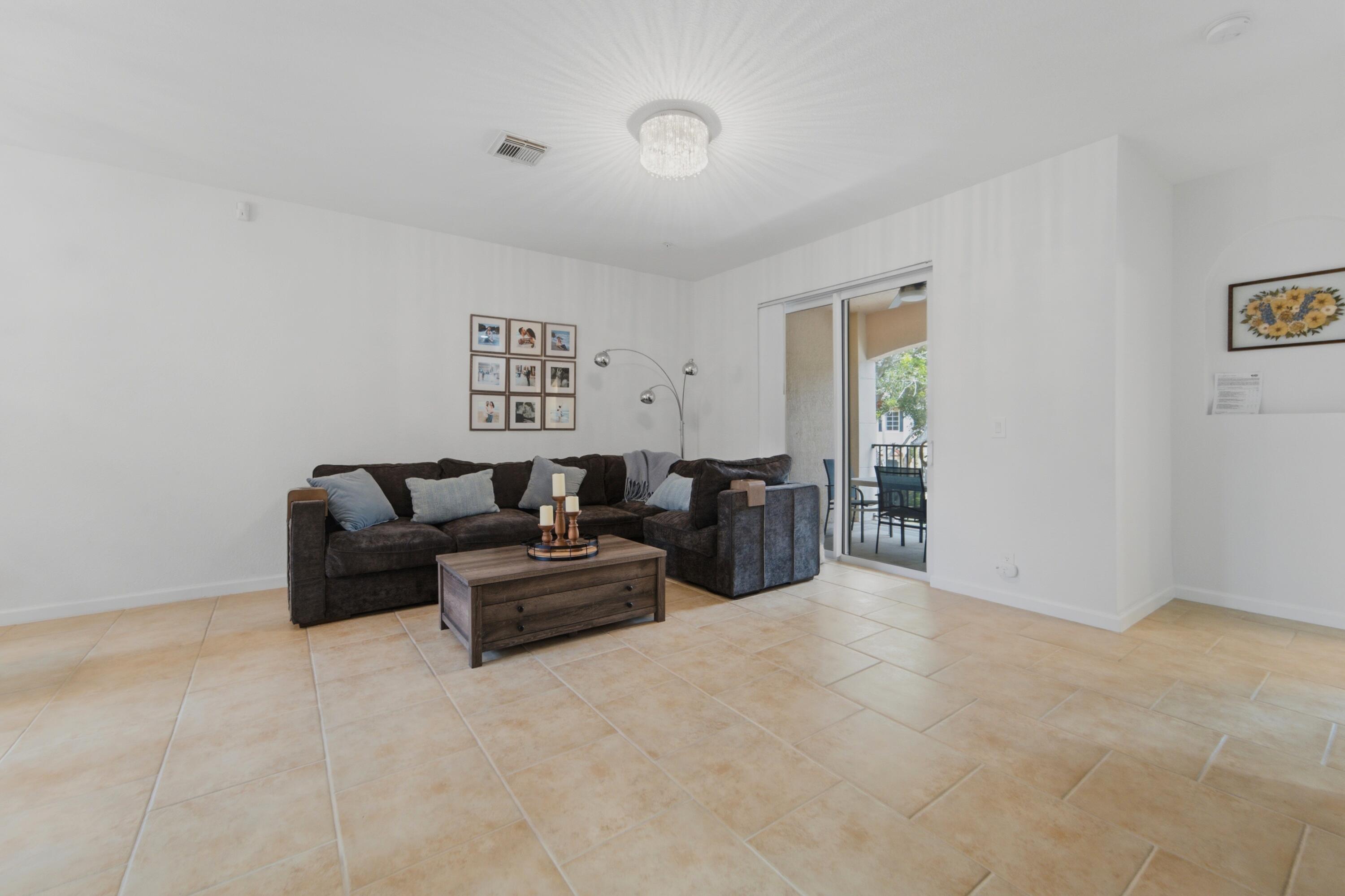 4542 Danson Way Property Photo 13