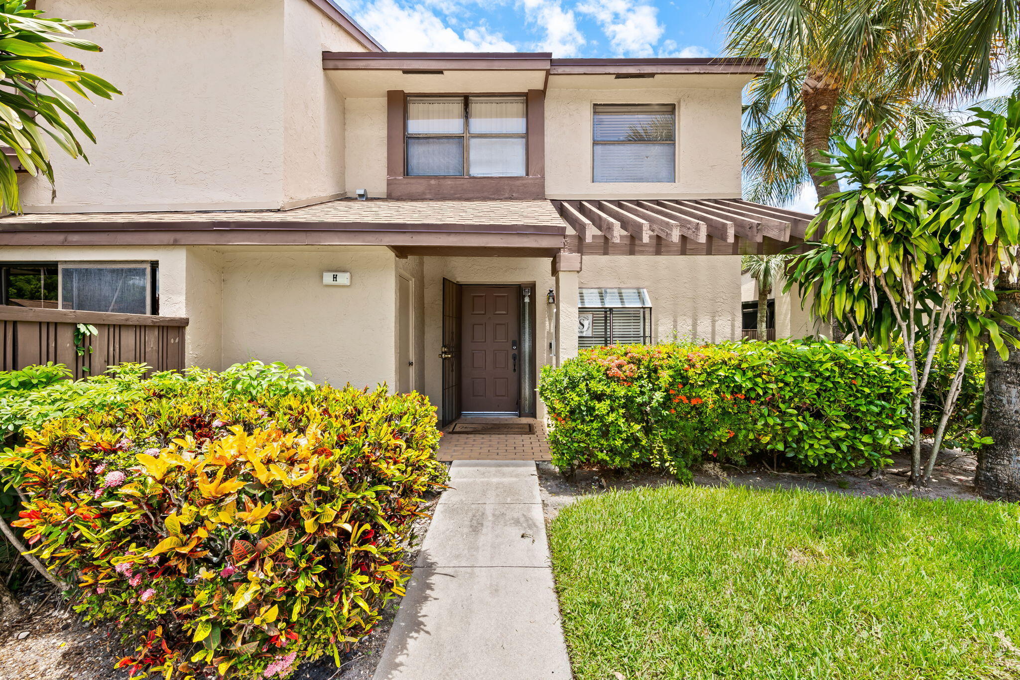 3952 COCOPLUM Circle 3646