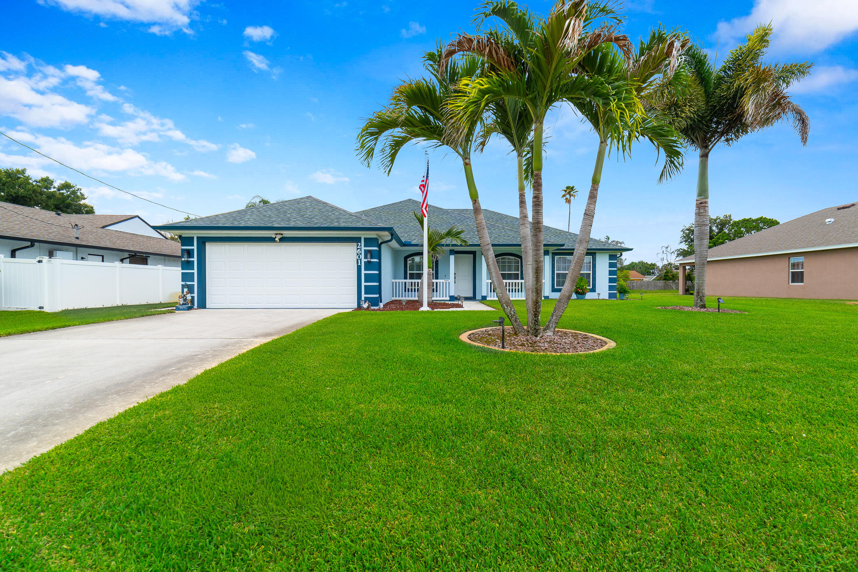 2601 Se Caladium Avenue Property Photo 1