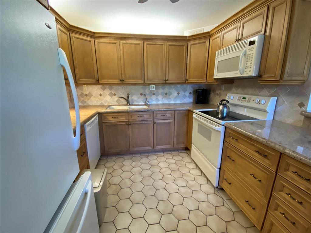 327 Richmond C 327 Property Photo 4