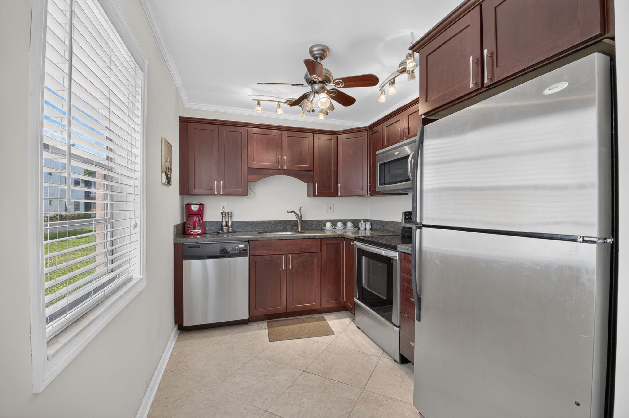 352 Piedmont H Property Photo 6