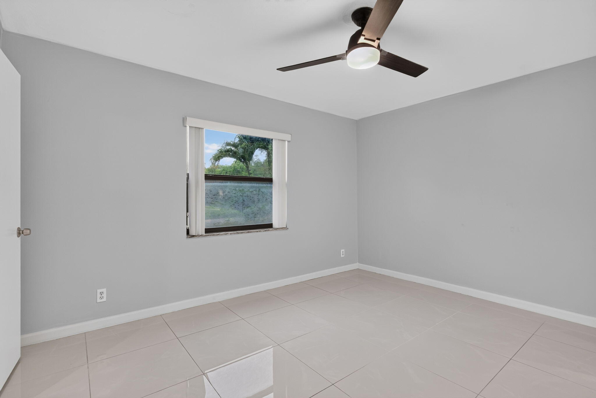 5540 Lakeside Drive 102 Property Photo 17