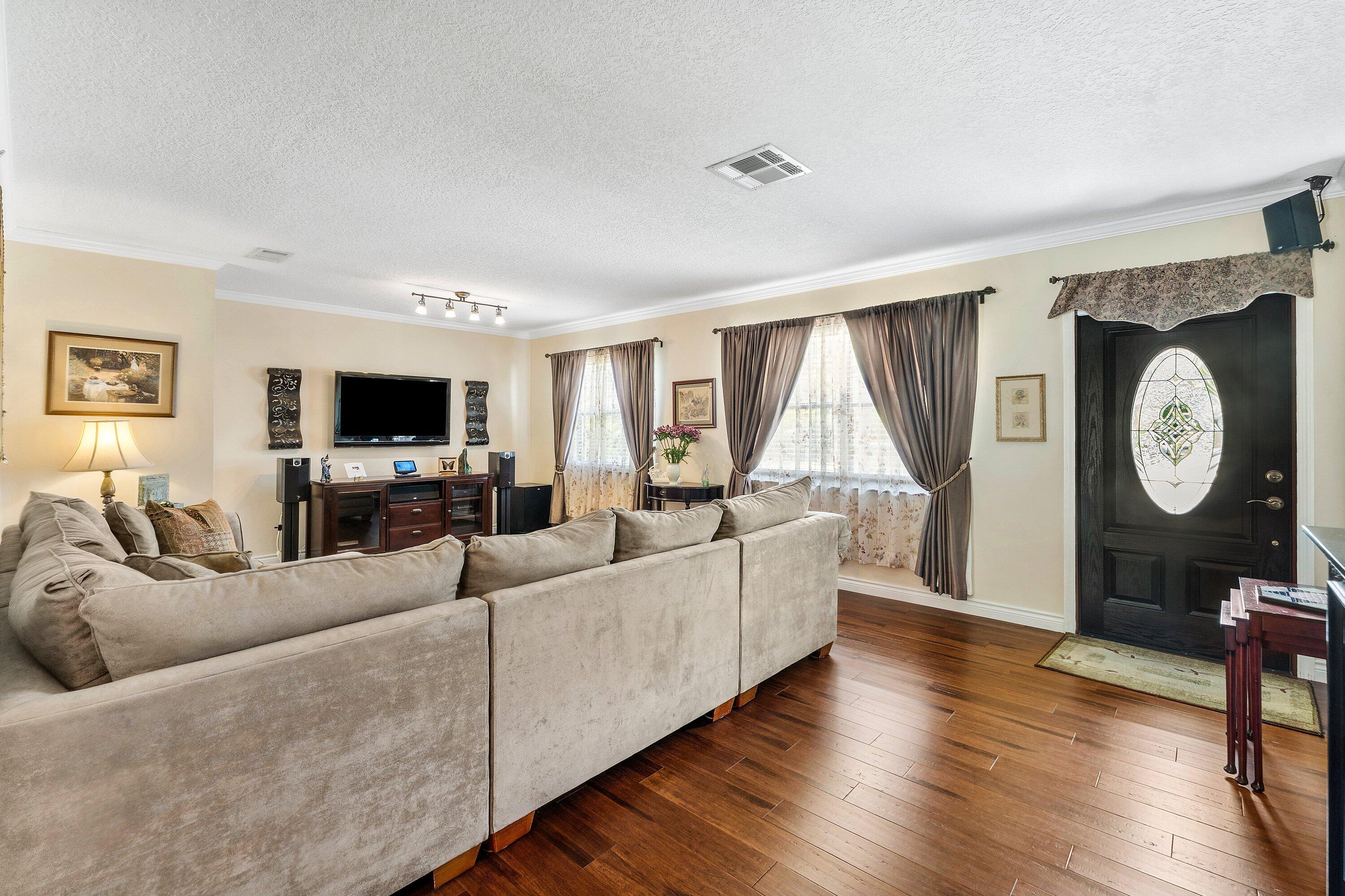 141 Date Palm Drive Property Photo 6