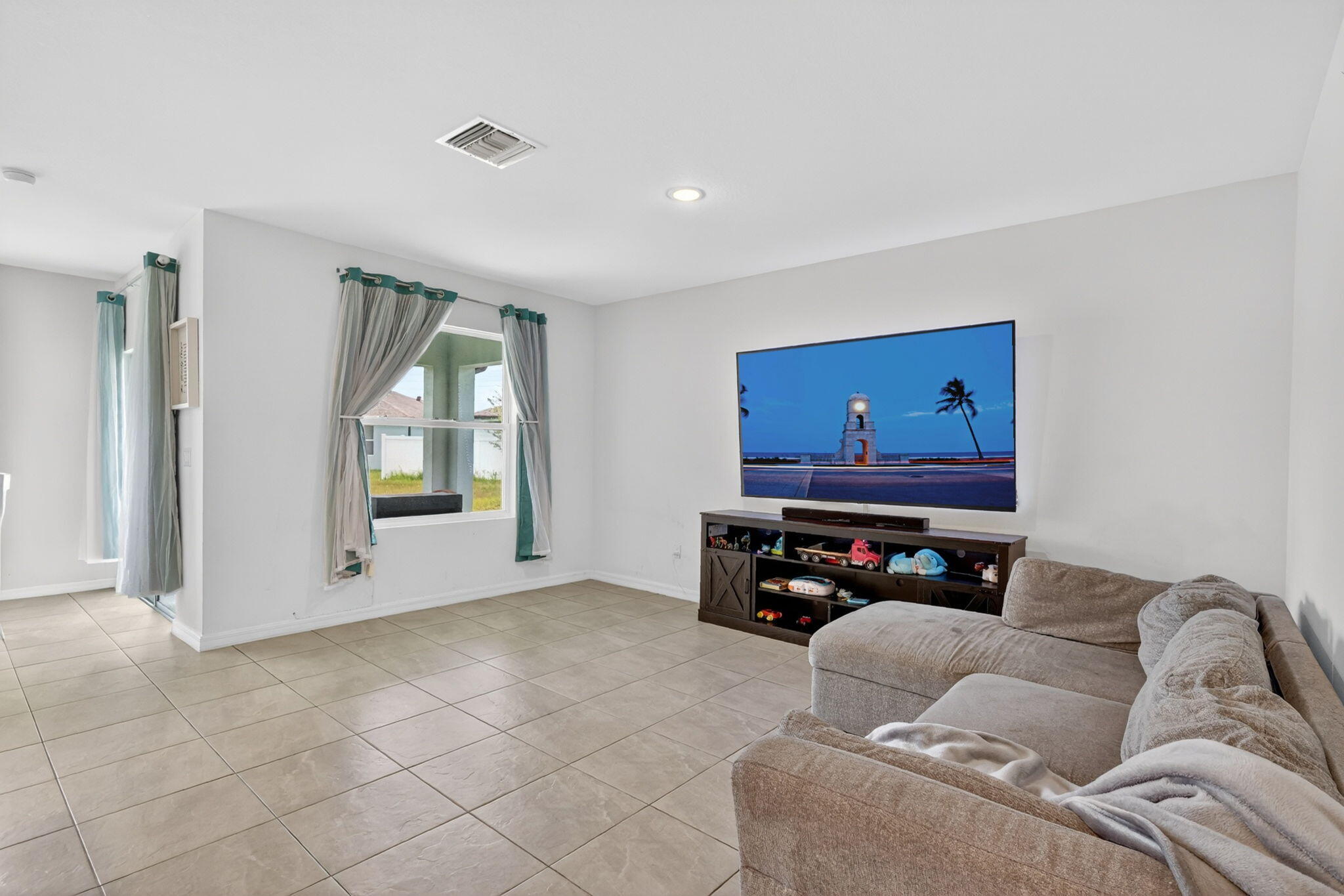 4954 Armina Place Property Photo 7