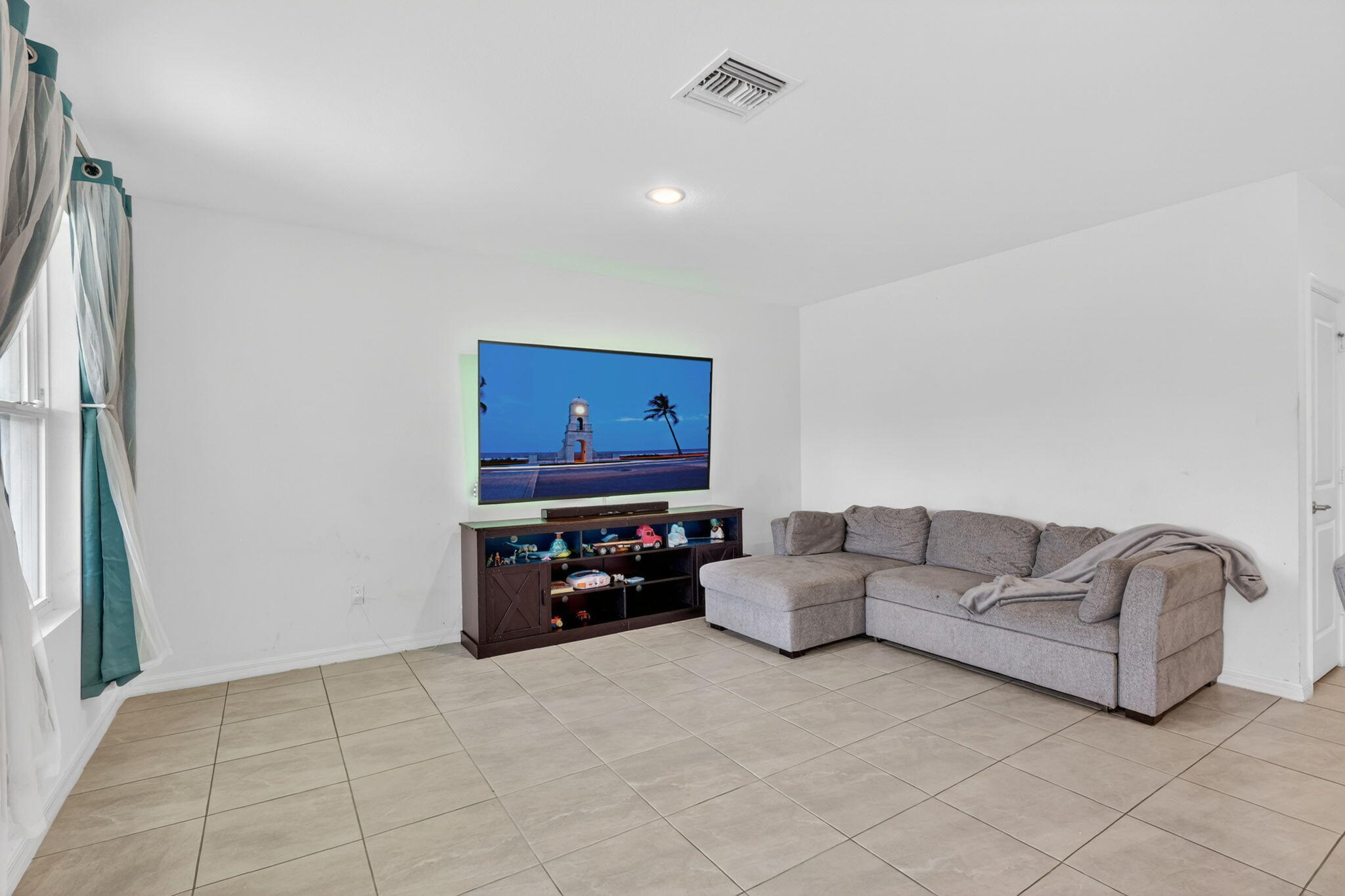 4954 Armina Place Property Photo 9