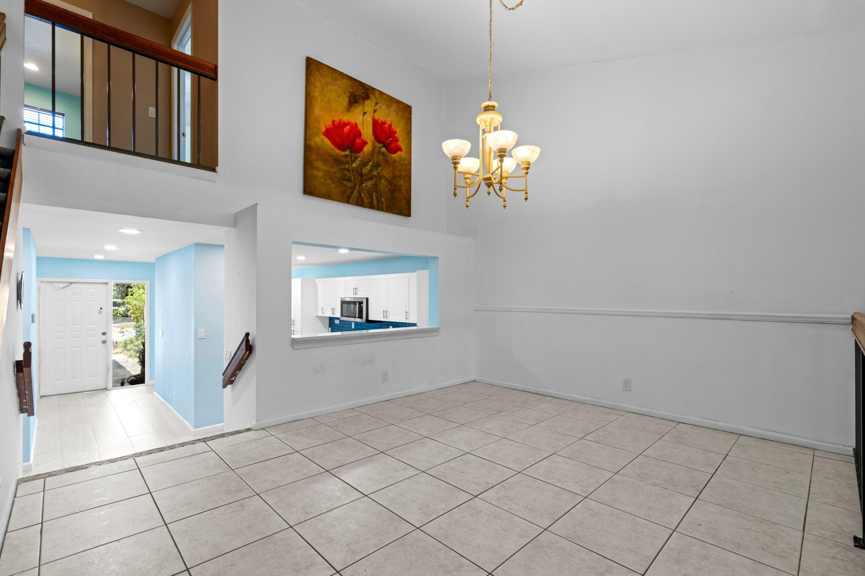 471 Ashwood Place Property Photo 3
