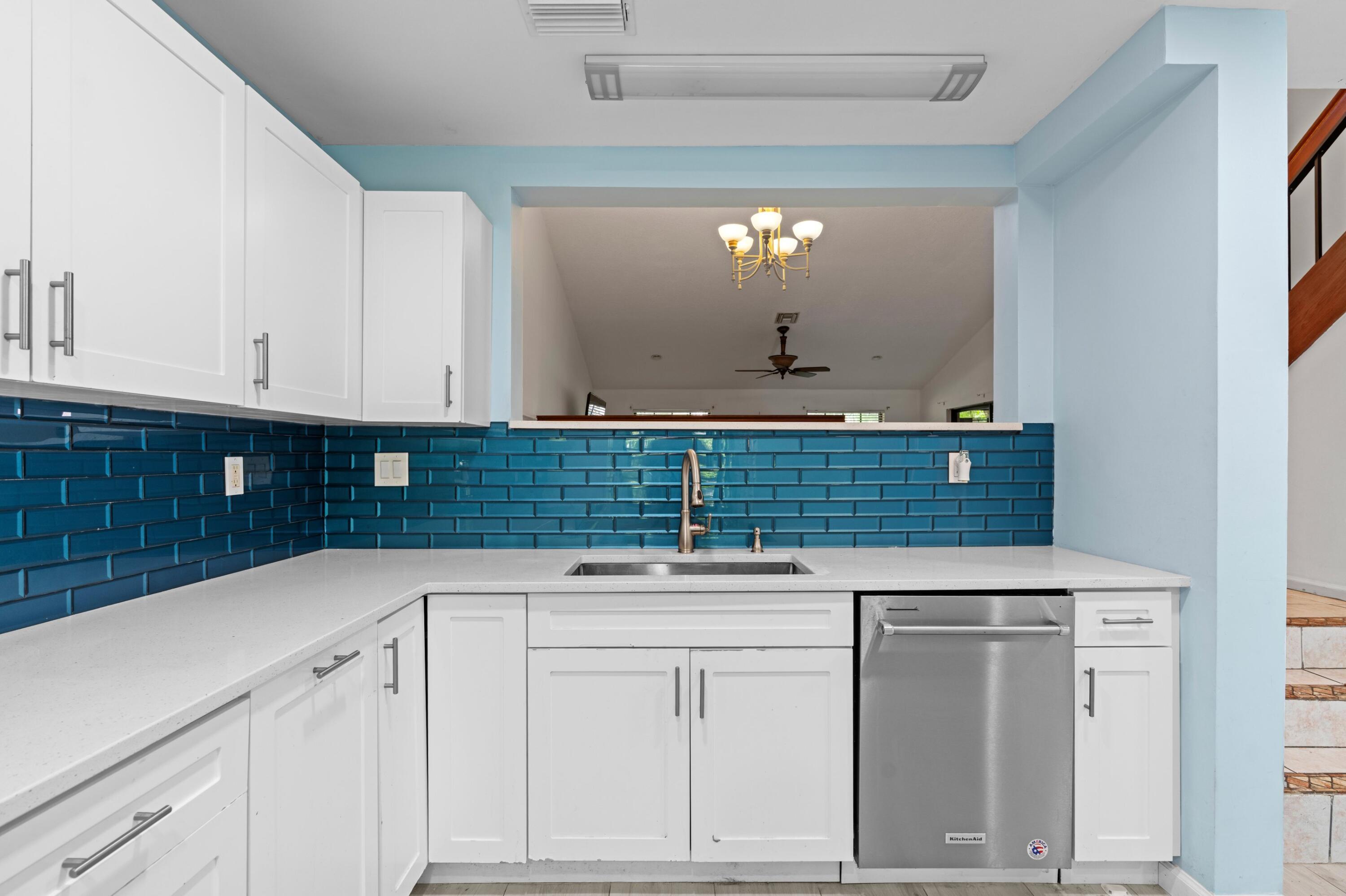 471 Ashwood Place Property Photo 4