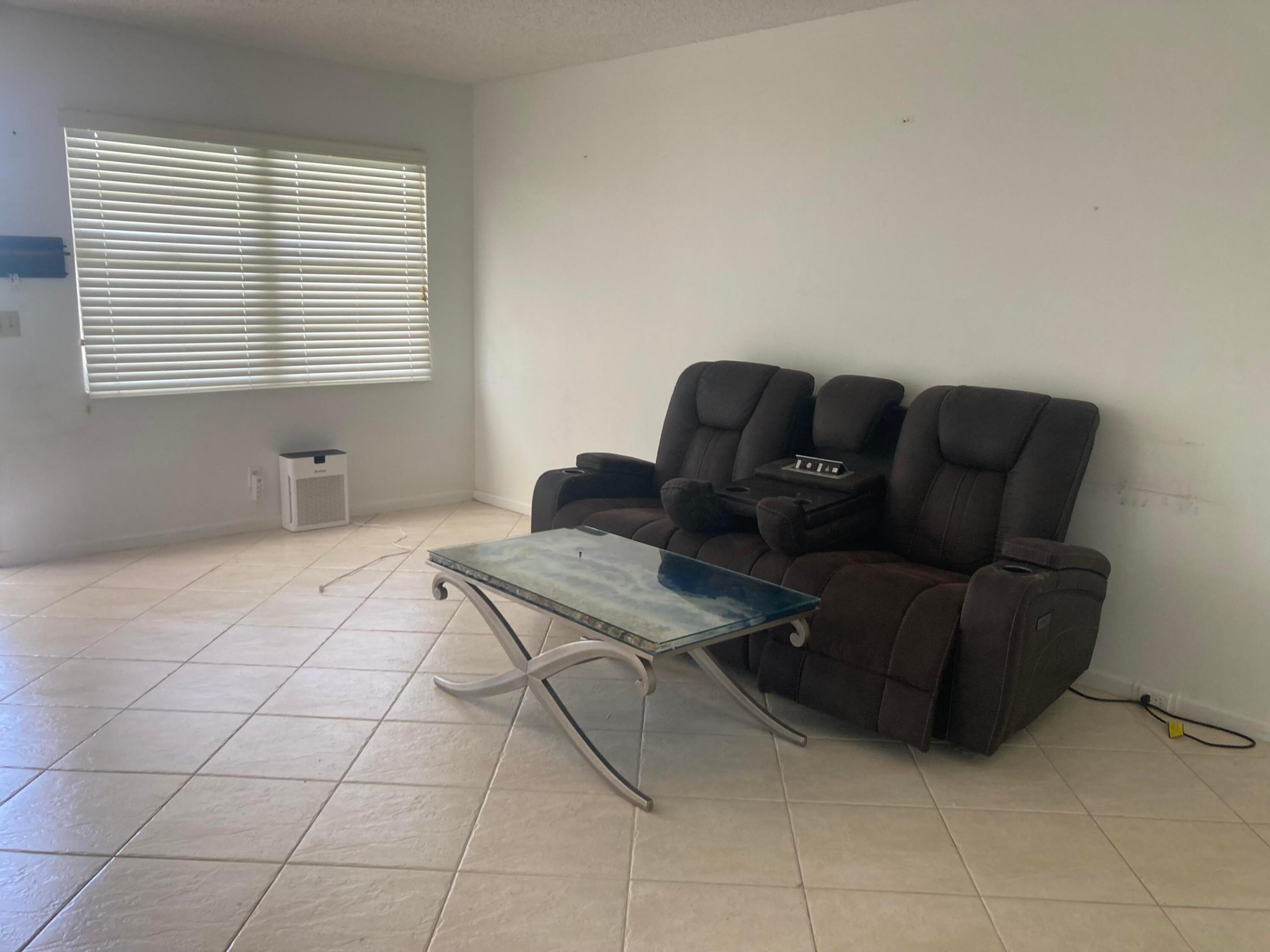 1097 Cornwall E Property Photo 2