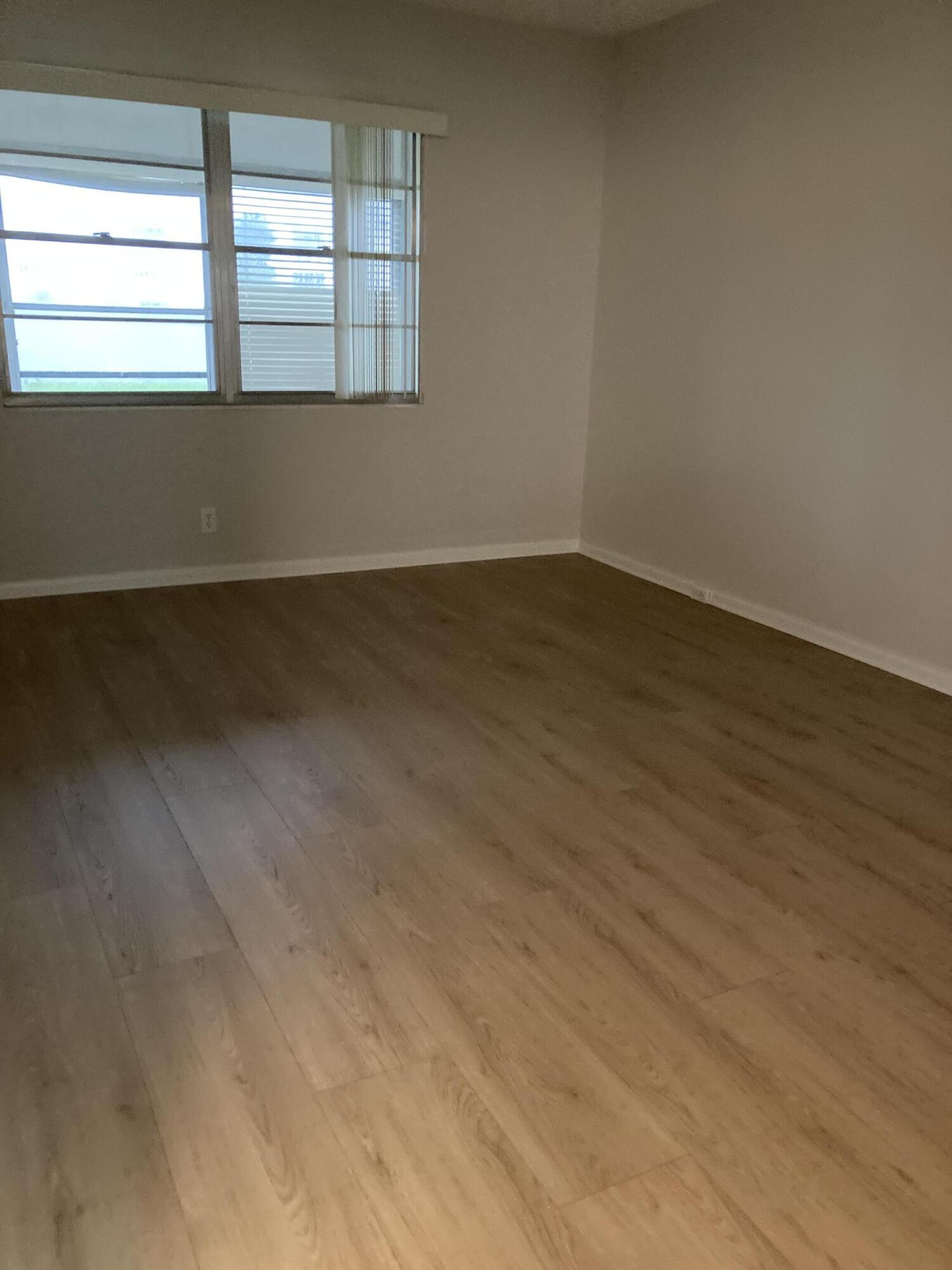 1097 Cornwall E Property Photo 6