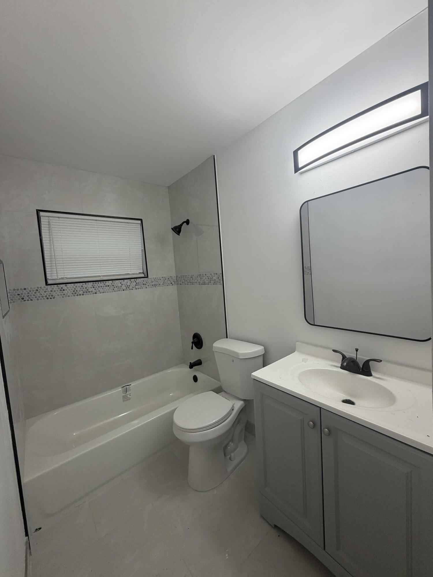 821 Sw 62nd Avenue Property Photo 1