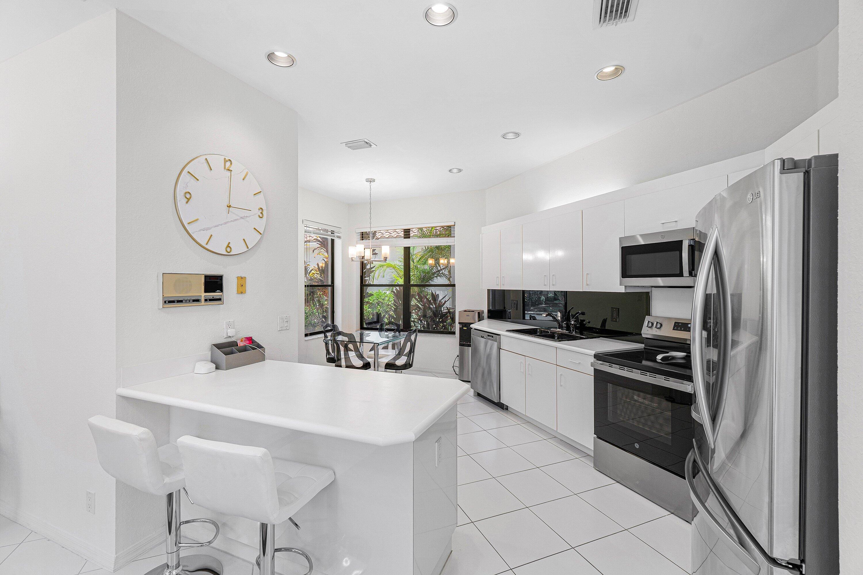 17099 Ryton Lane Property Photo 8