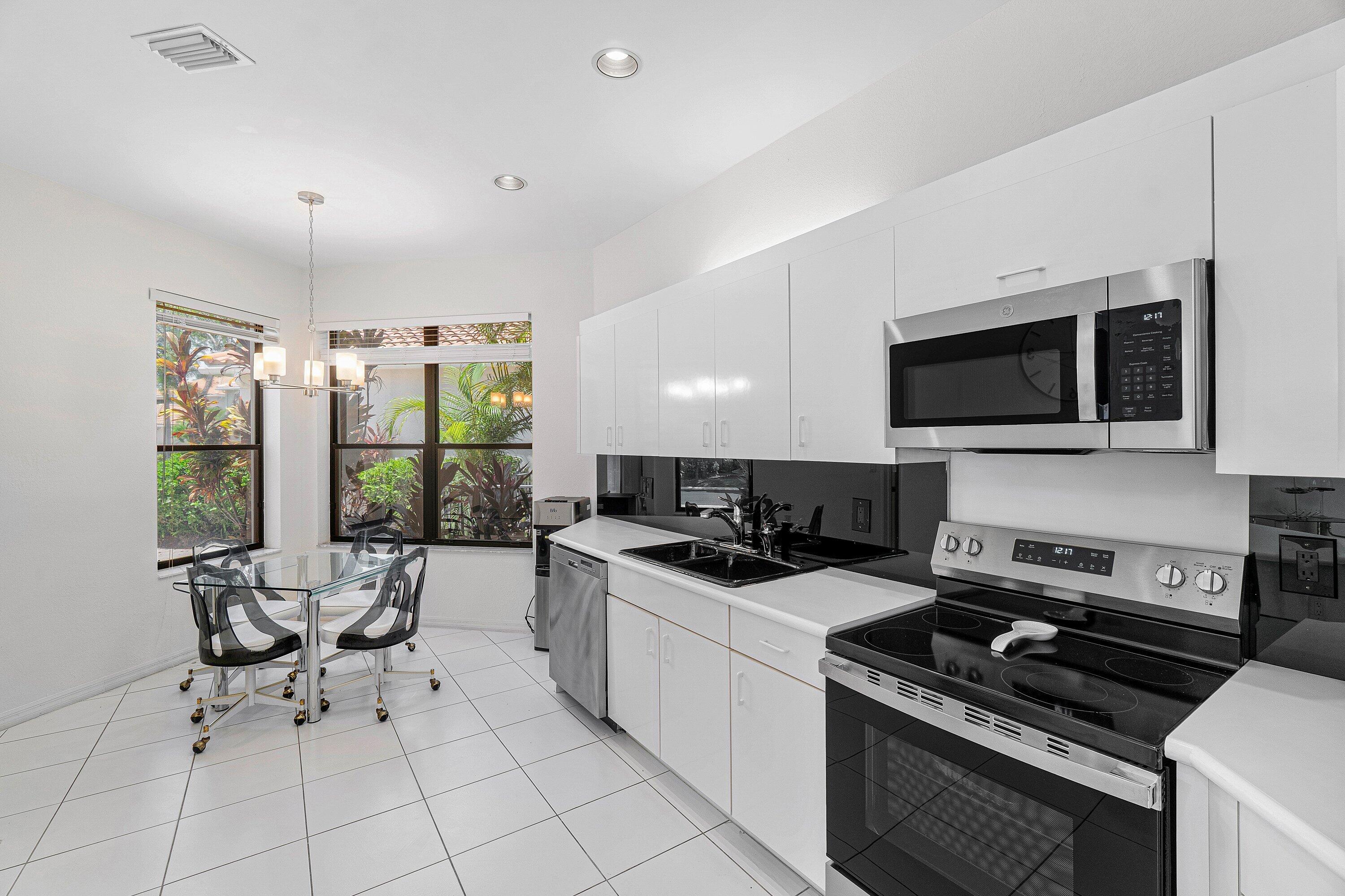 17099 Ryton Lane Property Photo 9