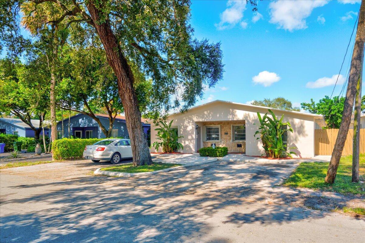 913 Orange Isle B Property Photo 2