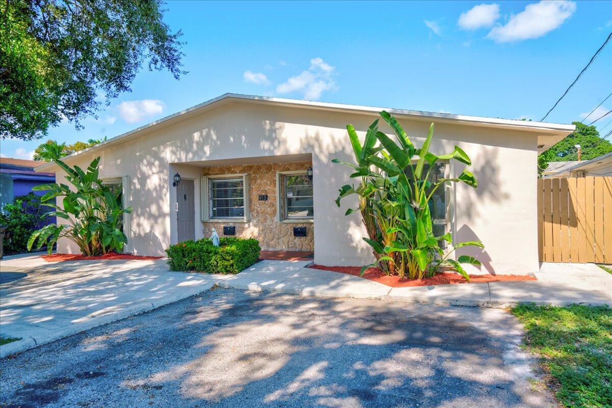 913 Orange Isle B Property Photo 3